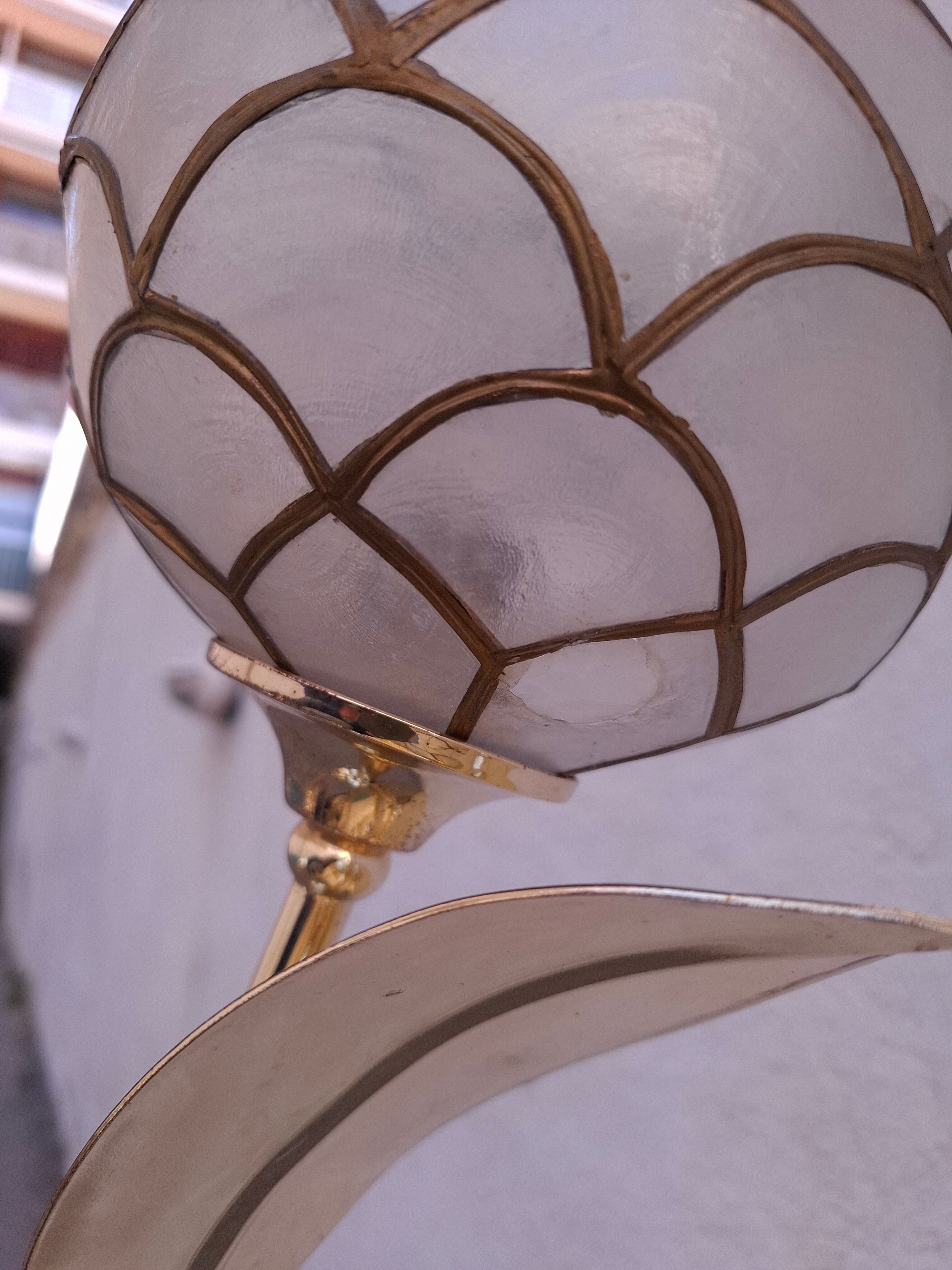 Floral floor lamp in pearlescent Capiz, 1970s.