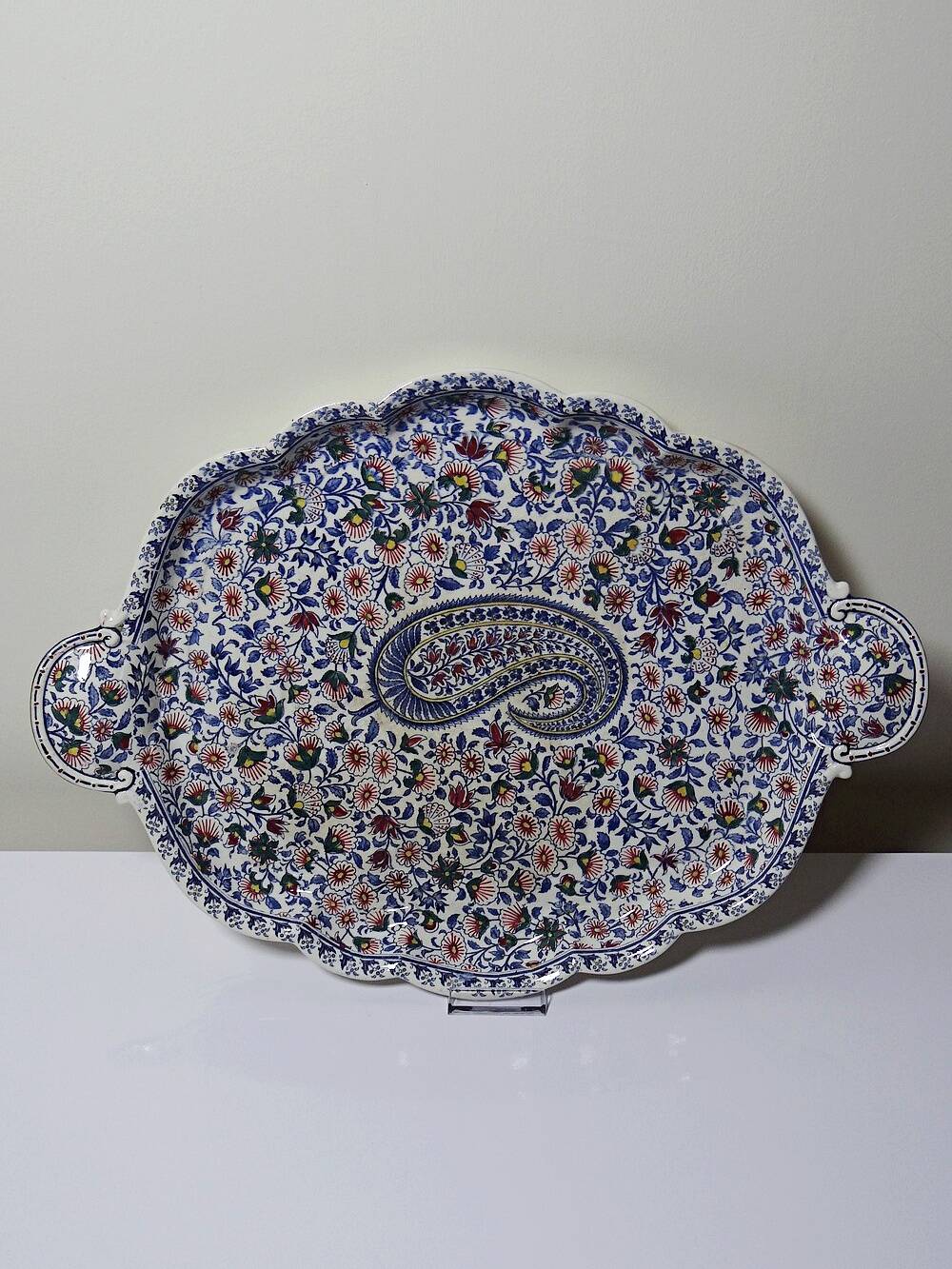 Important ceramic plateau from Gien, from the years 1875-1885, model Cache.