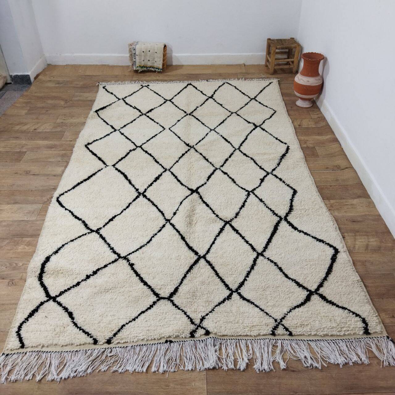Handmade Moroccan Berber rug beni ouarain 317 X 184 CM