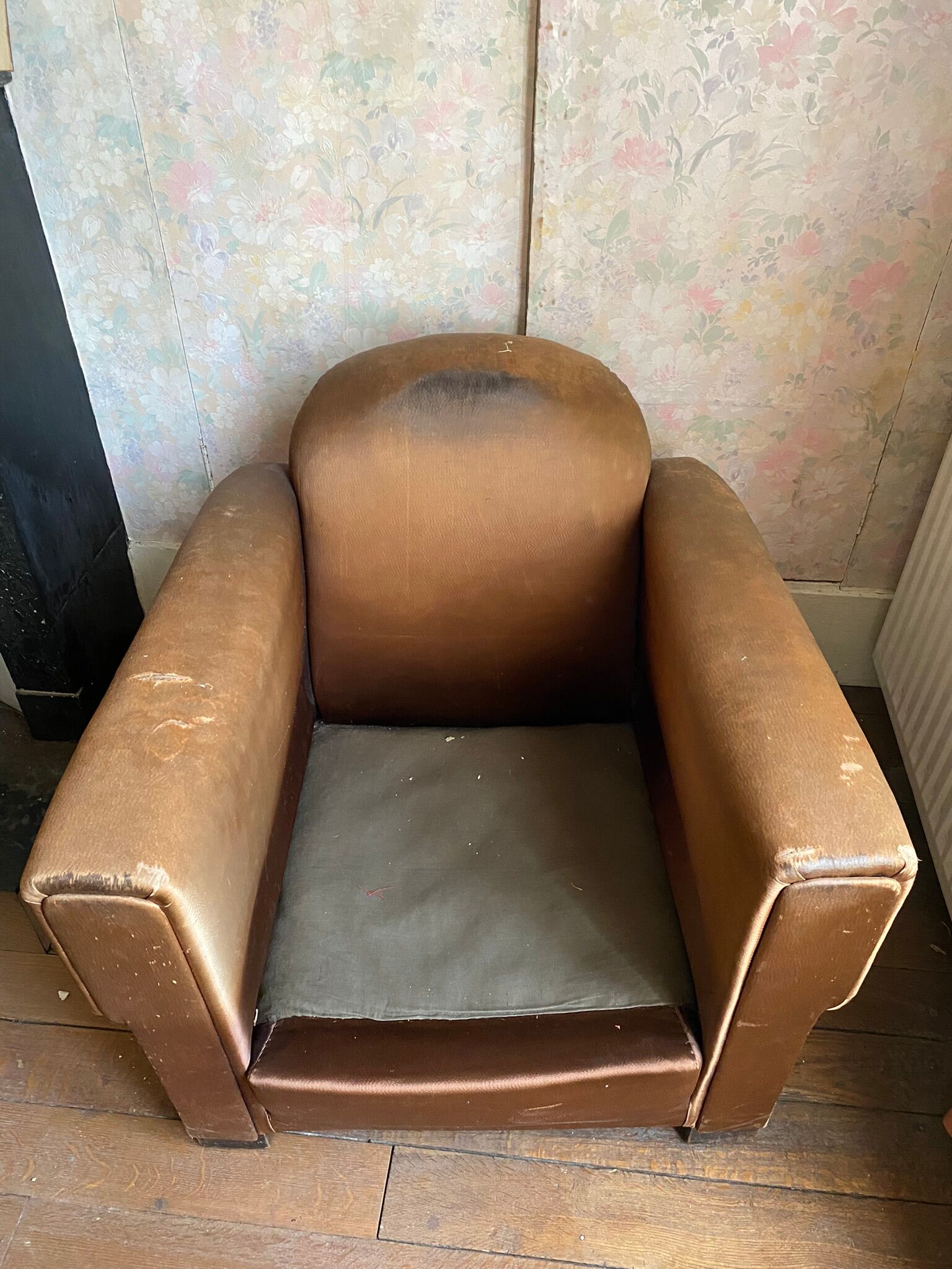 Vintage club armchair in brown fabrics to restore