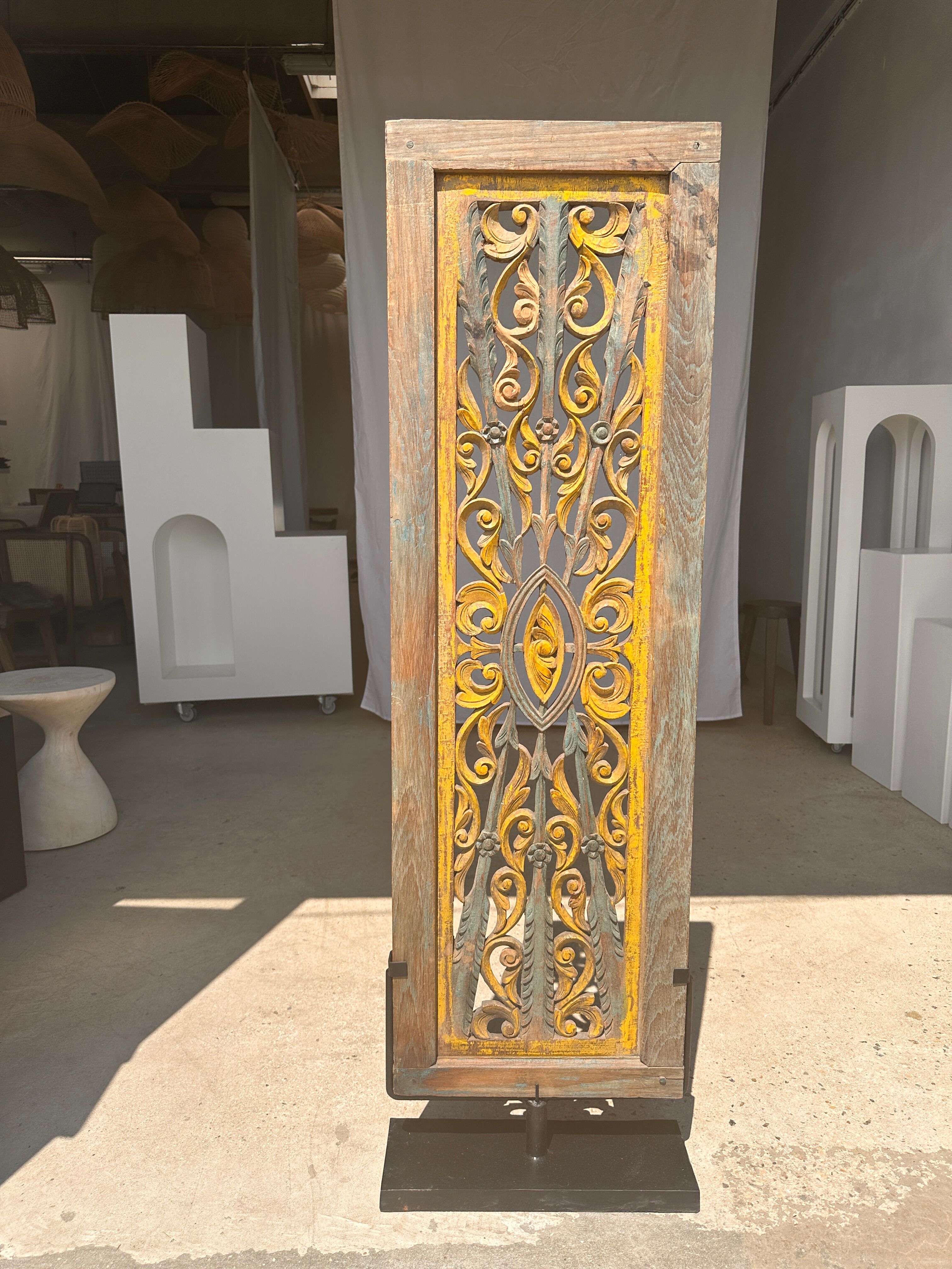 Rectangular Indonesian construction element with blue and yellow plant in carved wood