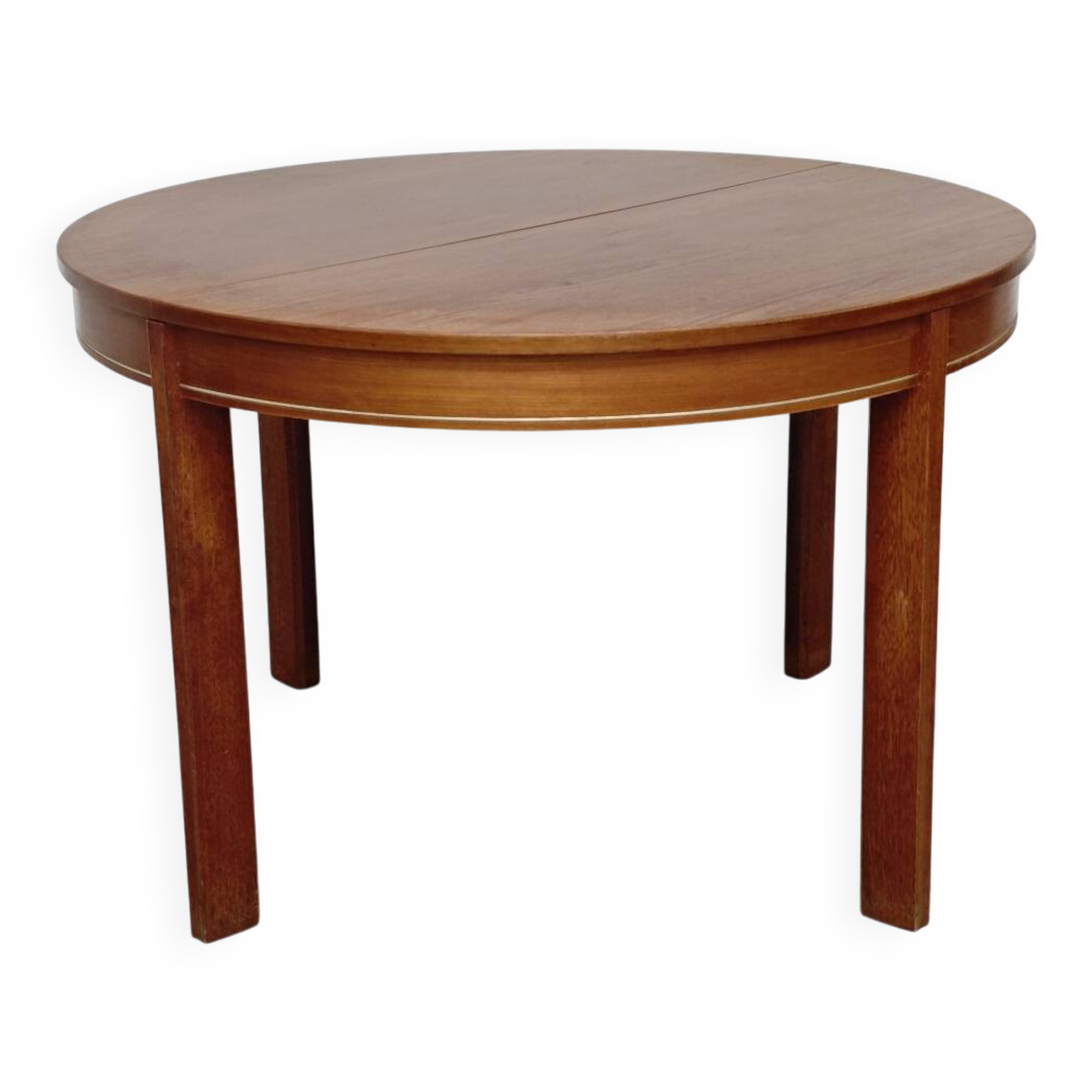 Extendable table with integrated Scandinavian style Self