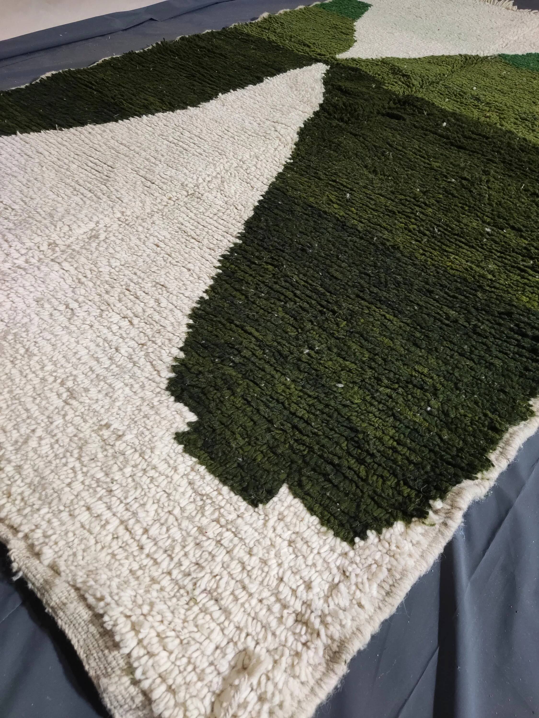 Moroccan rug in pure wool 3 x 2 m