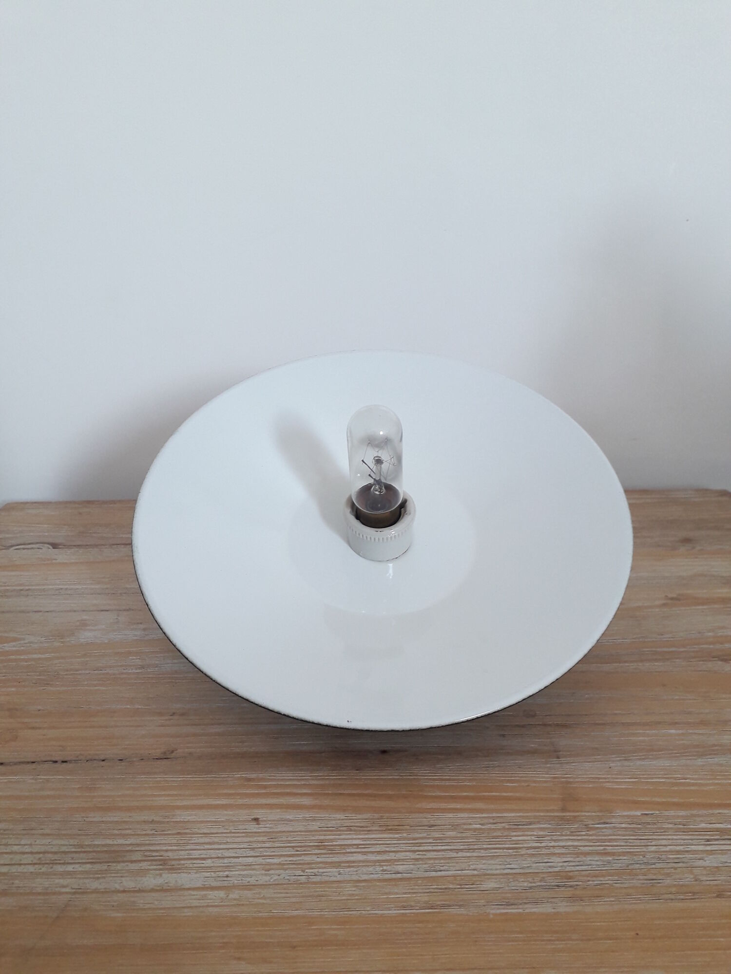 Old industrial wall lamp - Green and white enamelled sheet metal from the 1940s