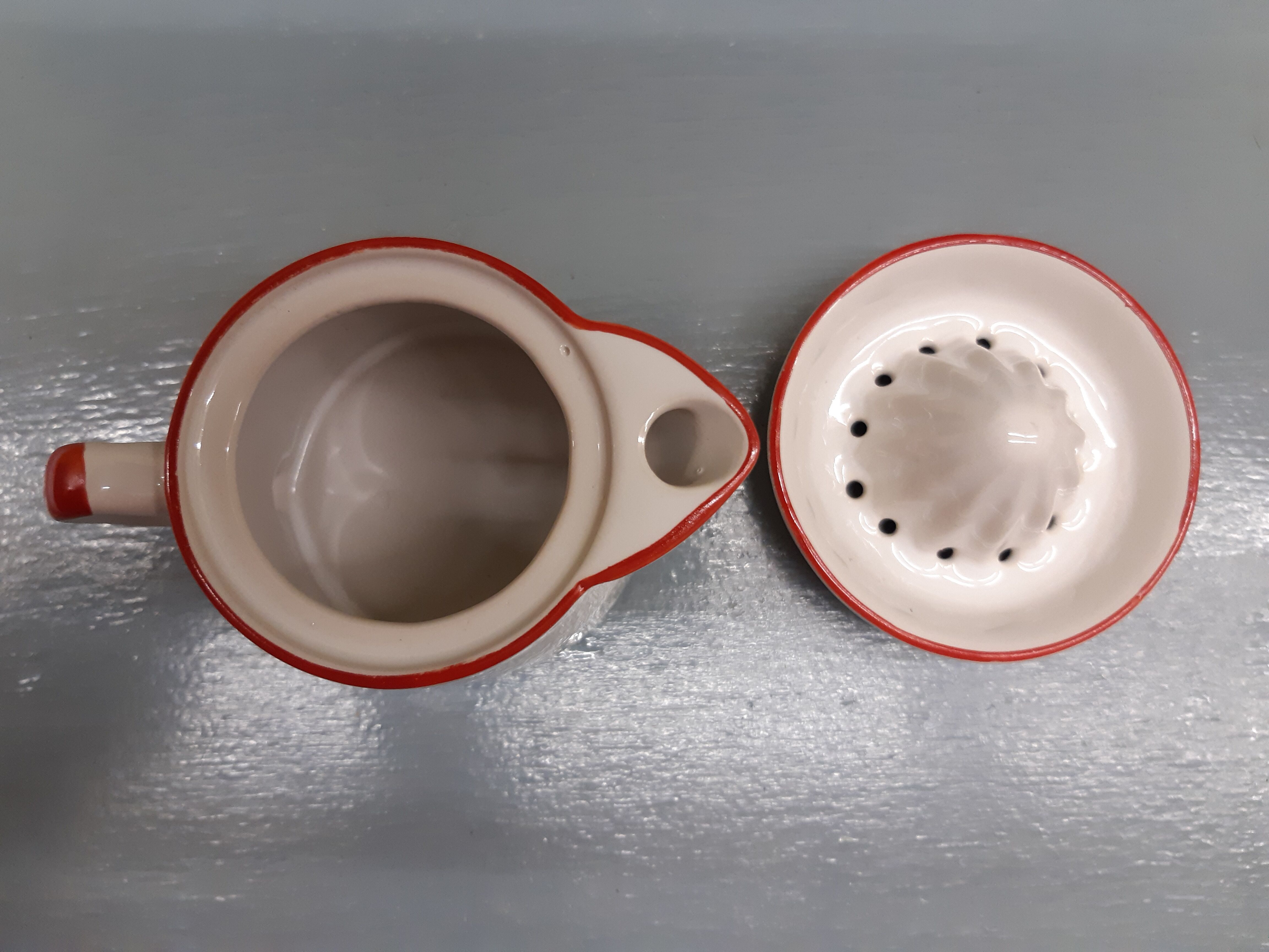 Lot 3 pieces: tisaniere lemon squeezer + 2 mug