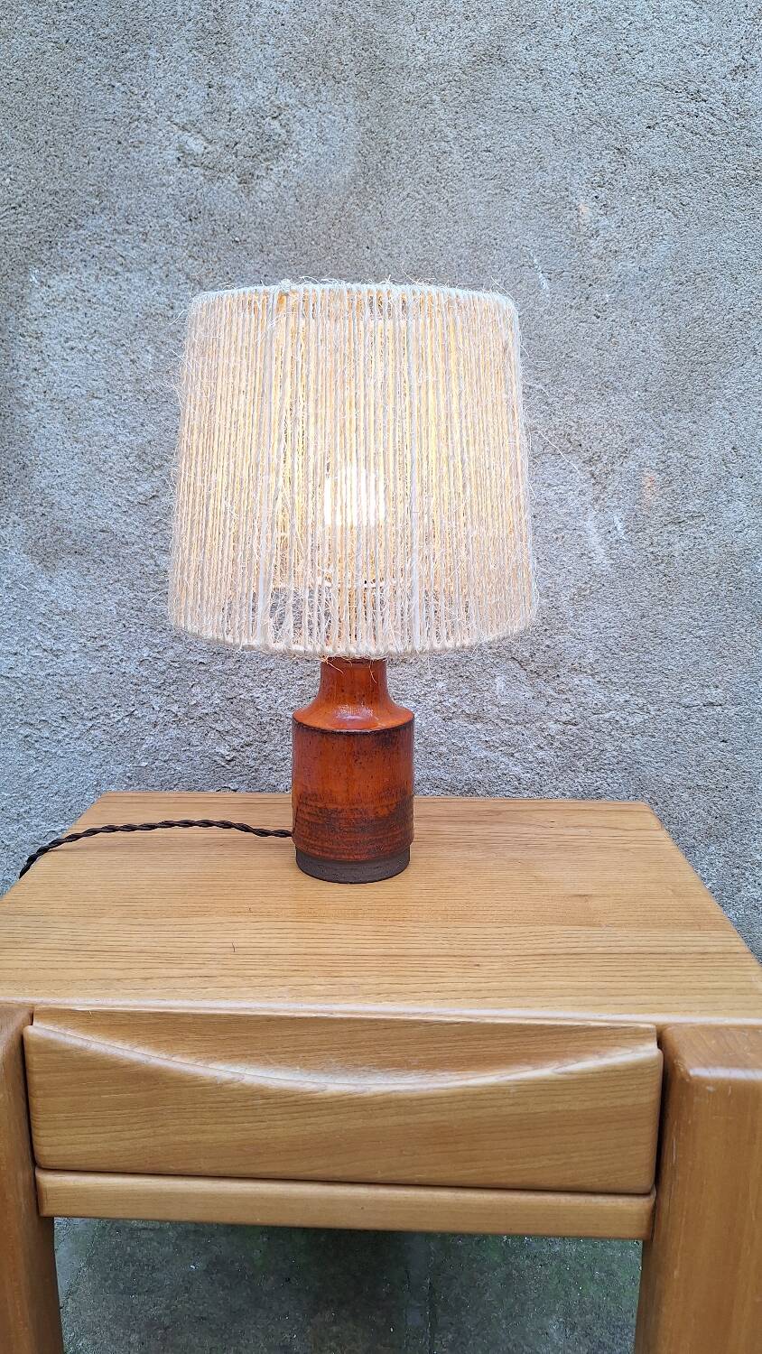 Lampe a poser en céramique signé Belka, Danemark abat jour en corde