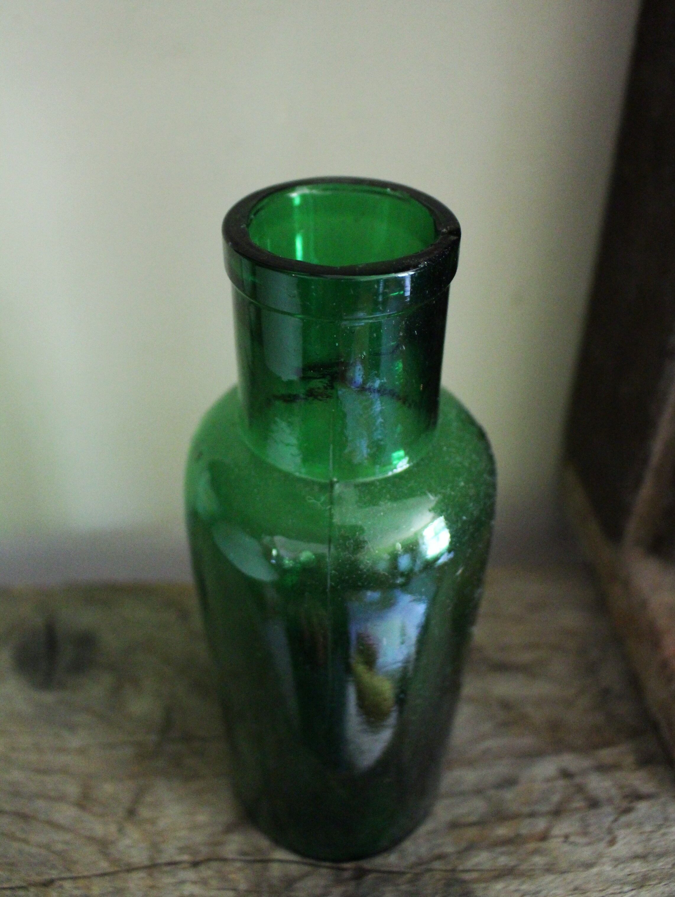 Bottle glass green