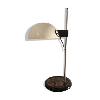 Harvey Guzzini's "Dragonfly" office lamp