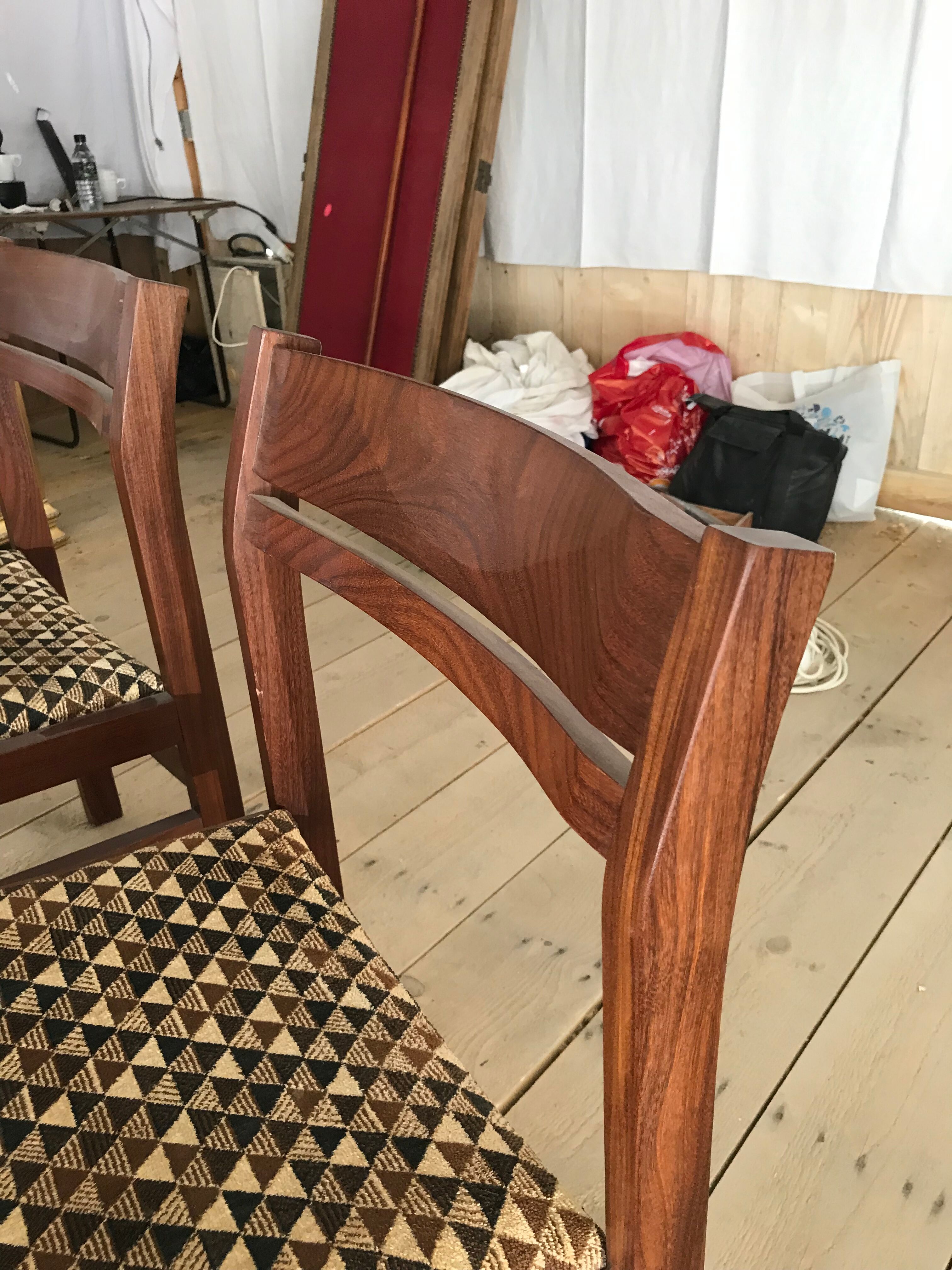 Série de six chaises en teck