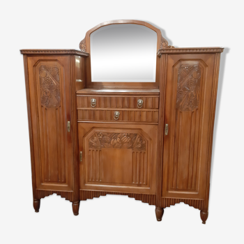 Art deco column buffet