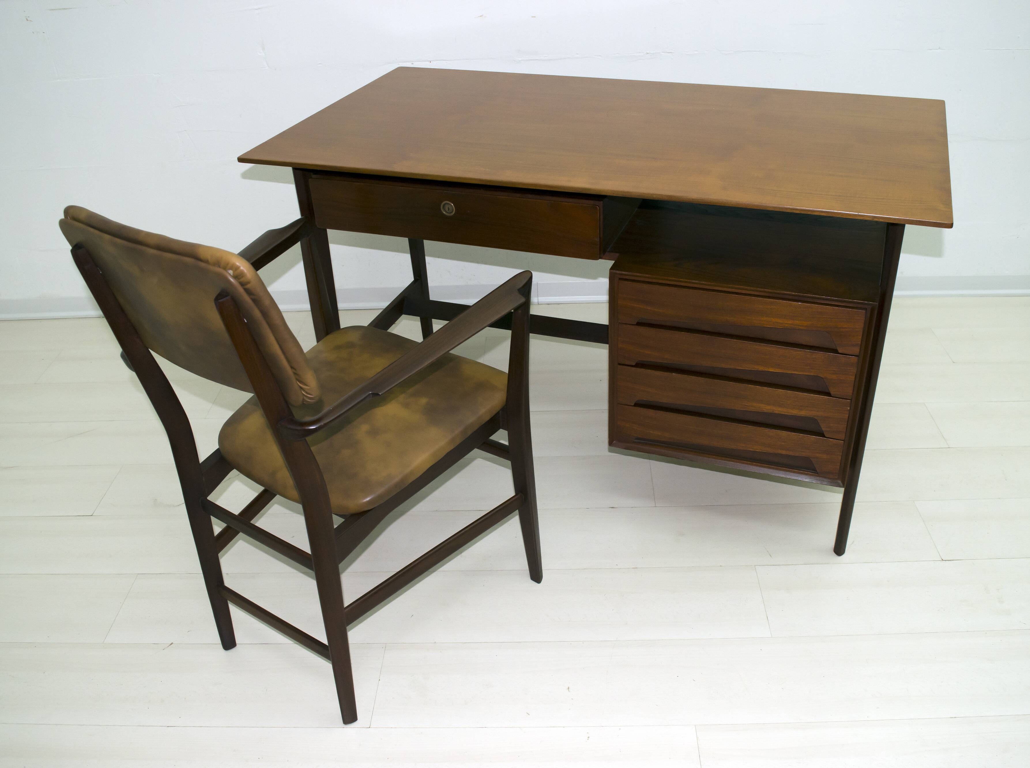 Vittorio Dassi Mid-Century Italian Teakwood Writing Desk and Chair, 1950