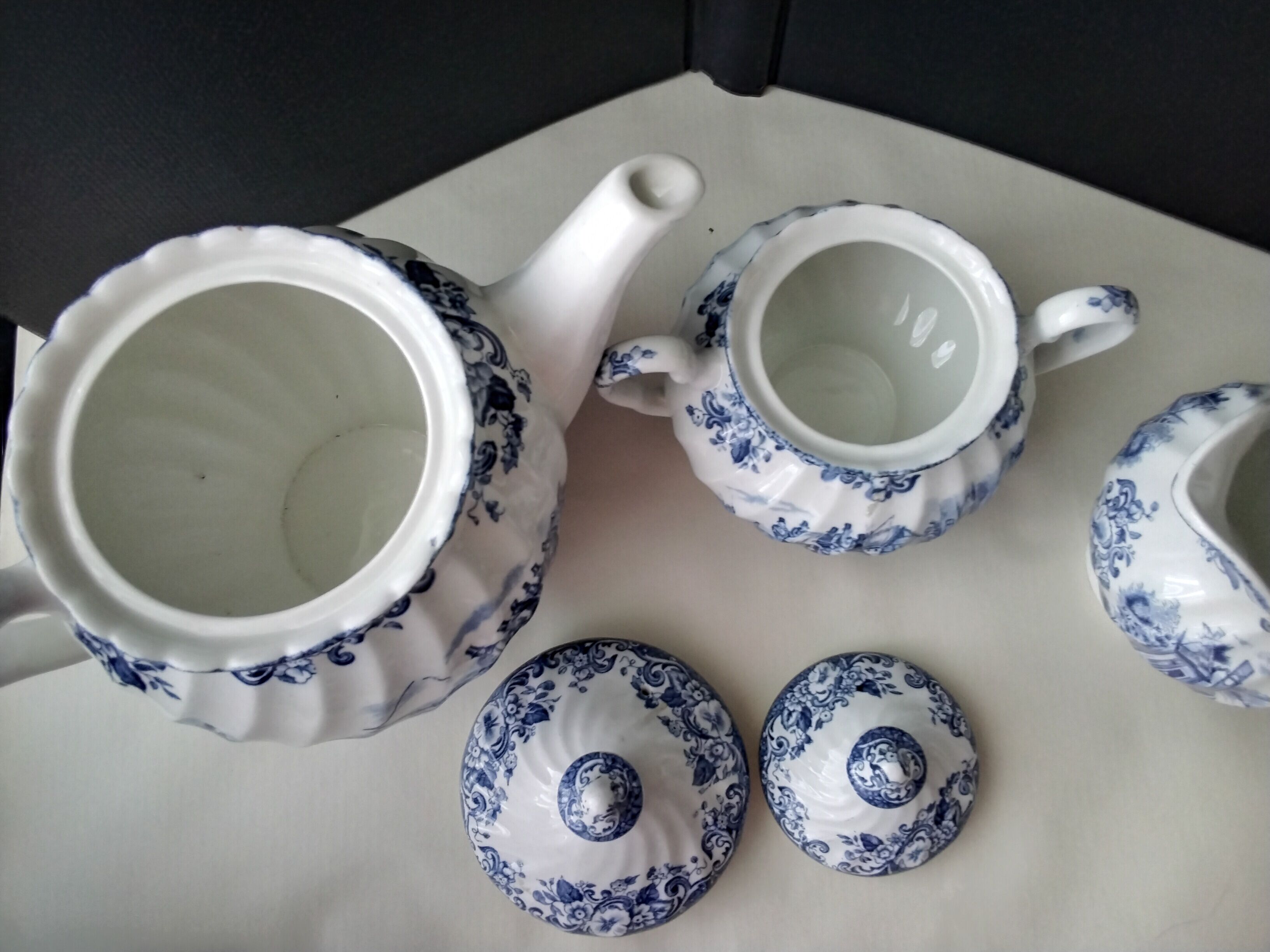 Tea service 6 people Johnson Bros Coaching Scenes