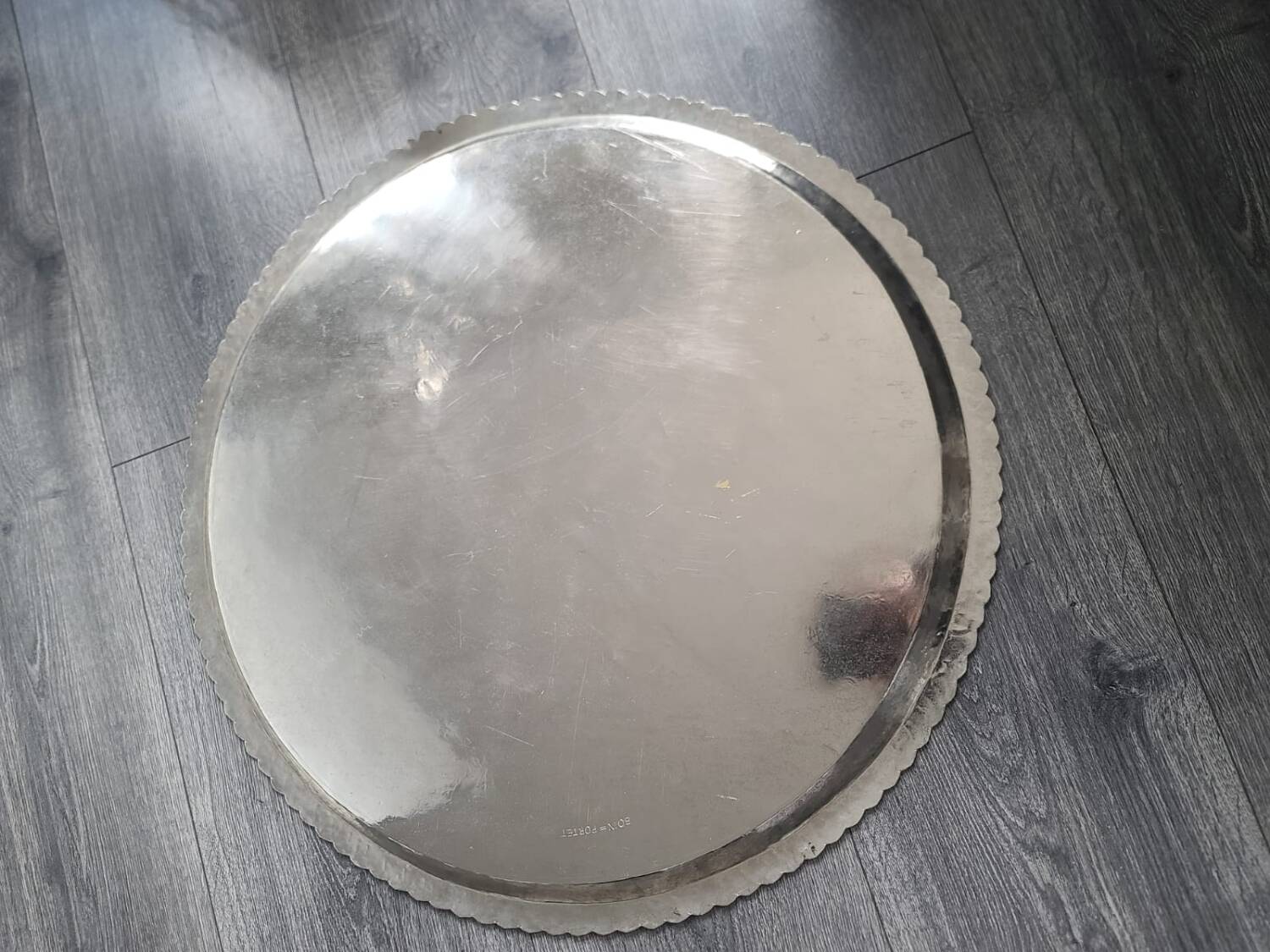 Silver-plated metal serving tray with chiseled finish #PLMR