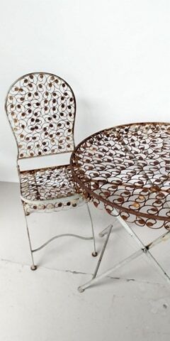 Set table and 2 garden chairs