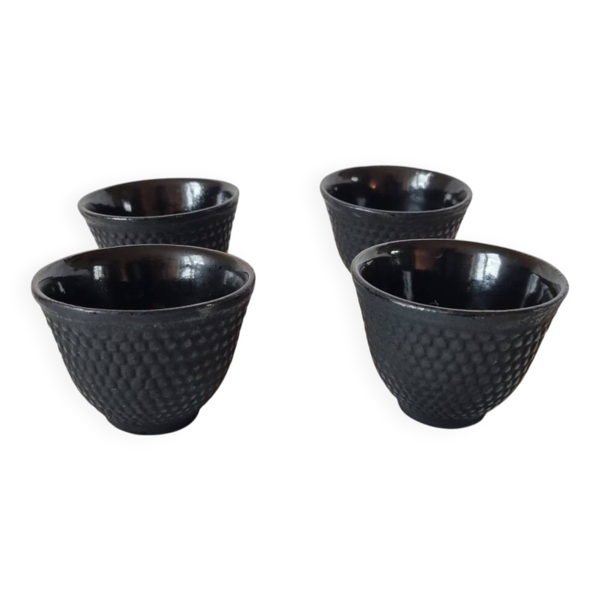 4 tasses à thé en fonte noires