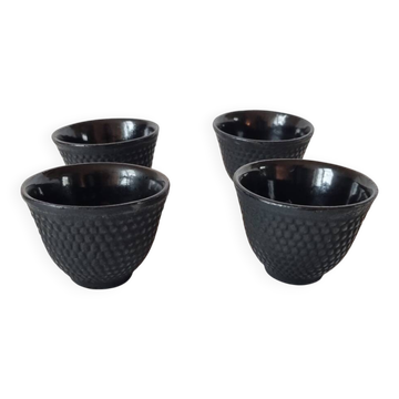 4 tasses à thé en fonte noires