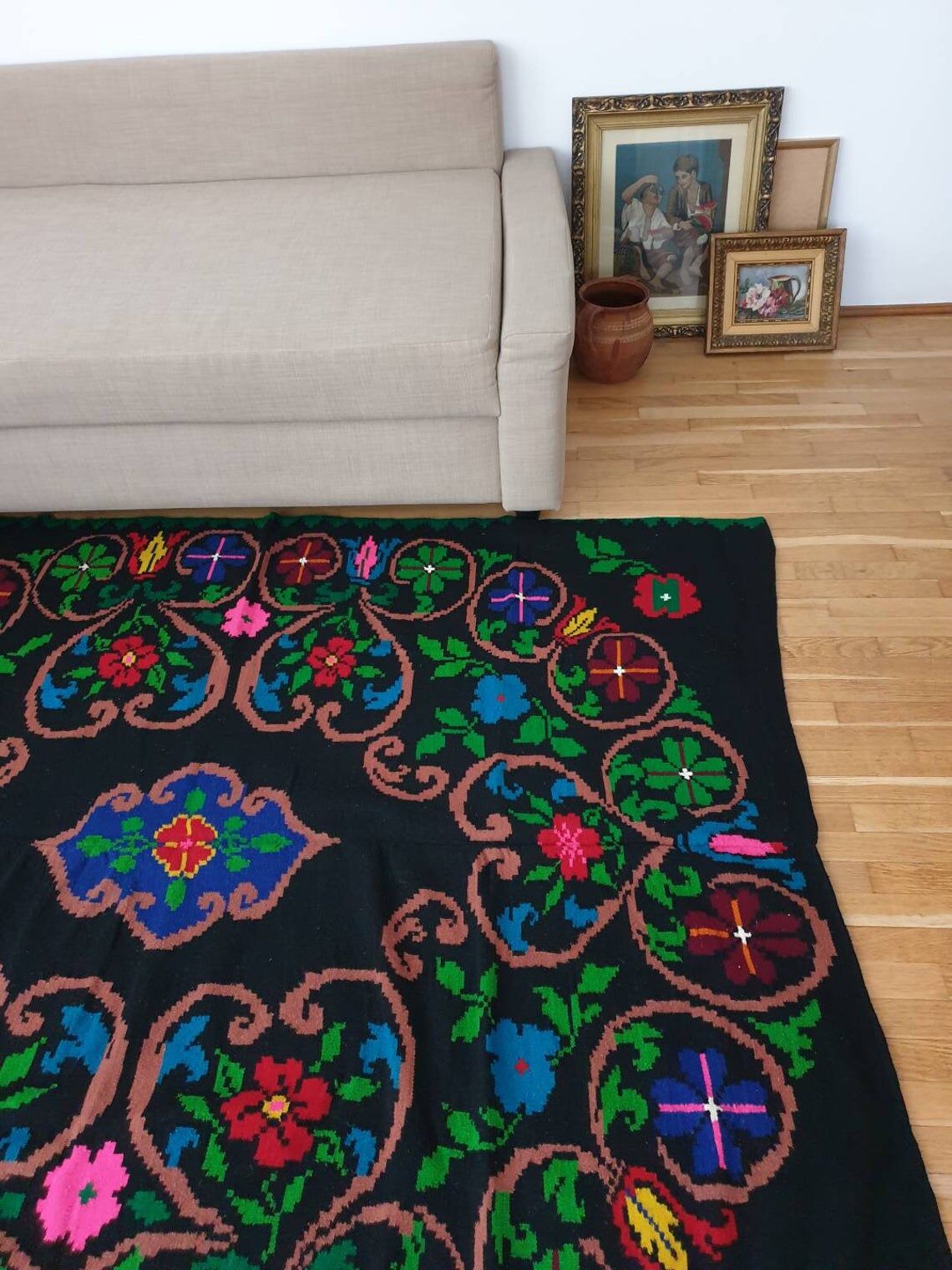 Romanian handwoven wool carpet with floral design, 155x200cm