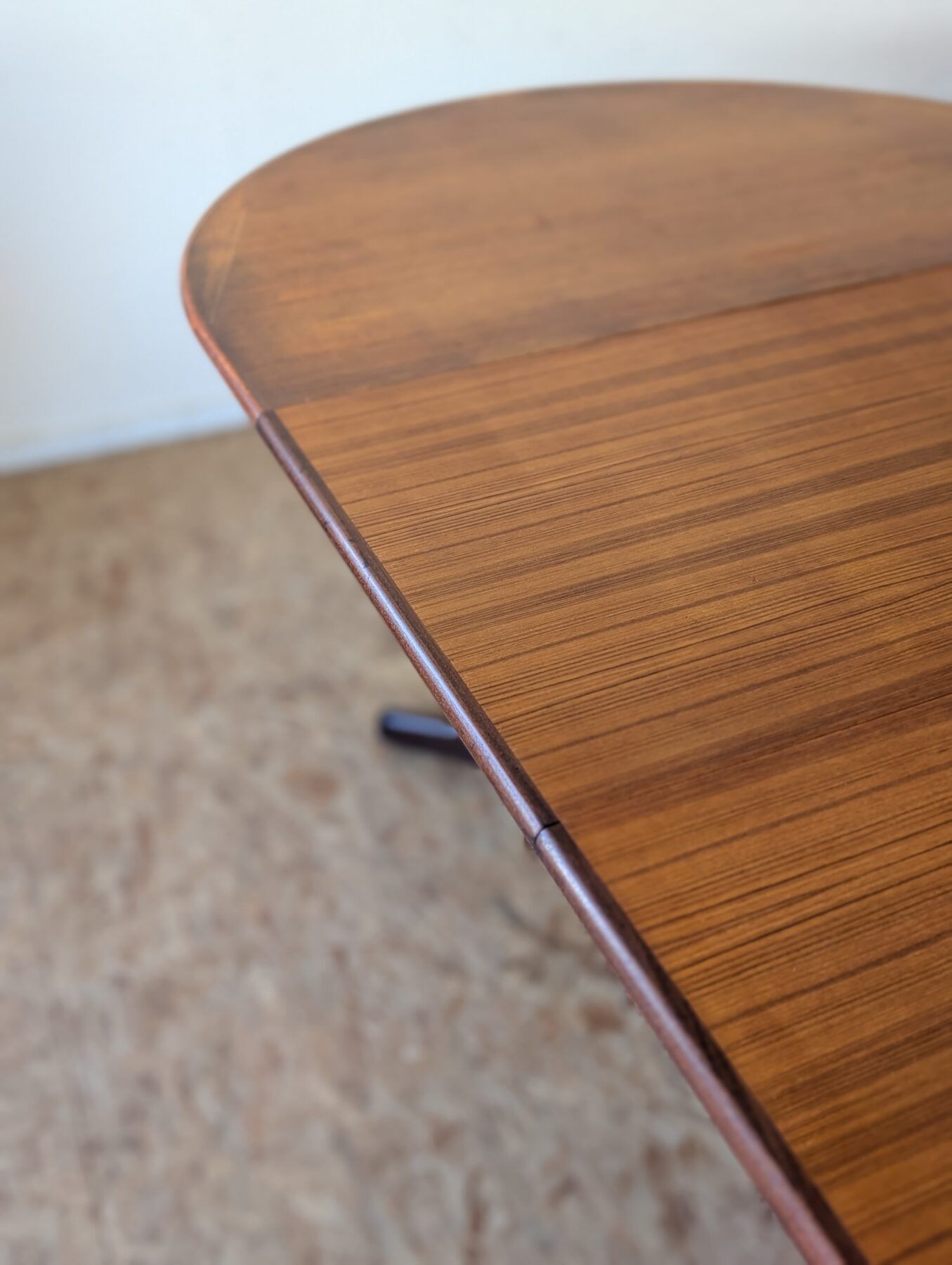 Scandinavian teak oval table from the 1960s, extendable up to 243 cm.