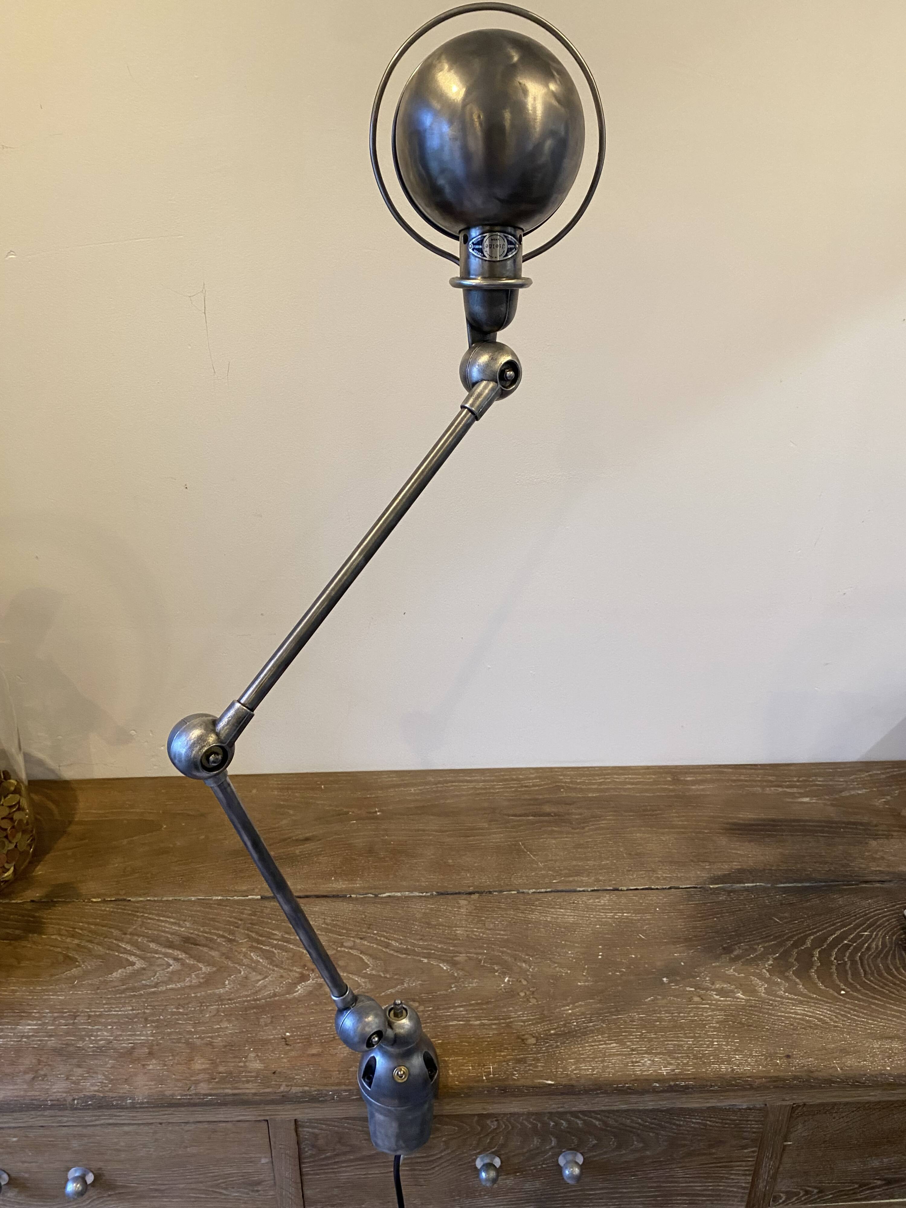 Lampe de bureau Jieldé jielde 2 bras de 40cm avec base étau graphite indus