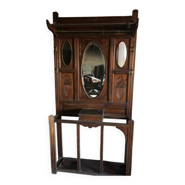 Vestiaire très décoratif avec miroir biseauté