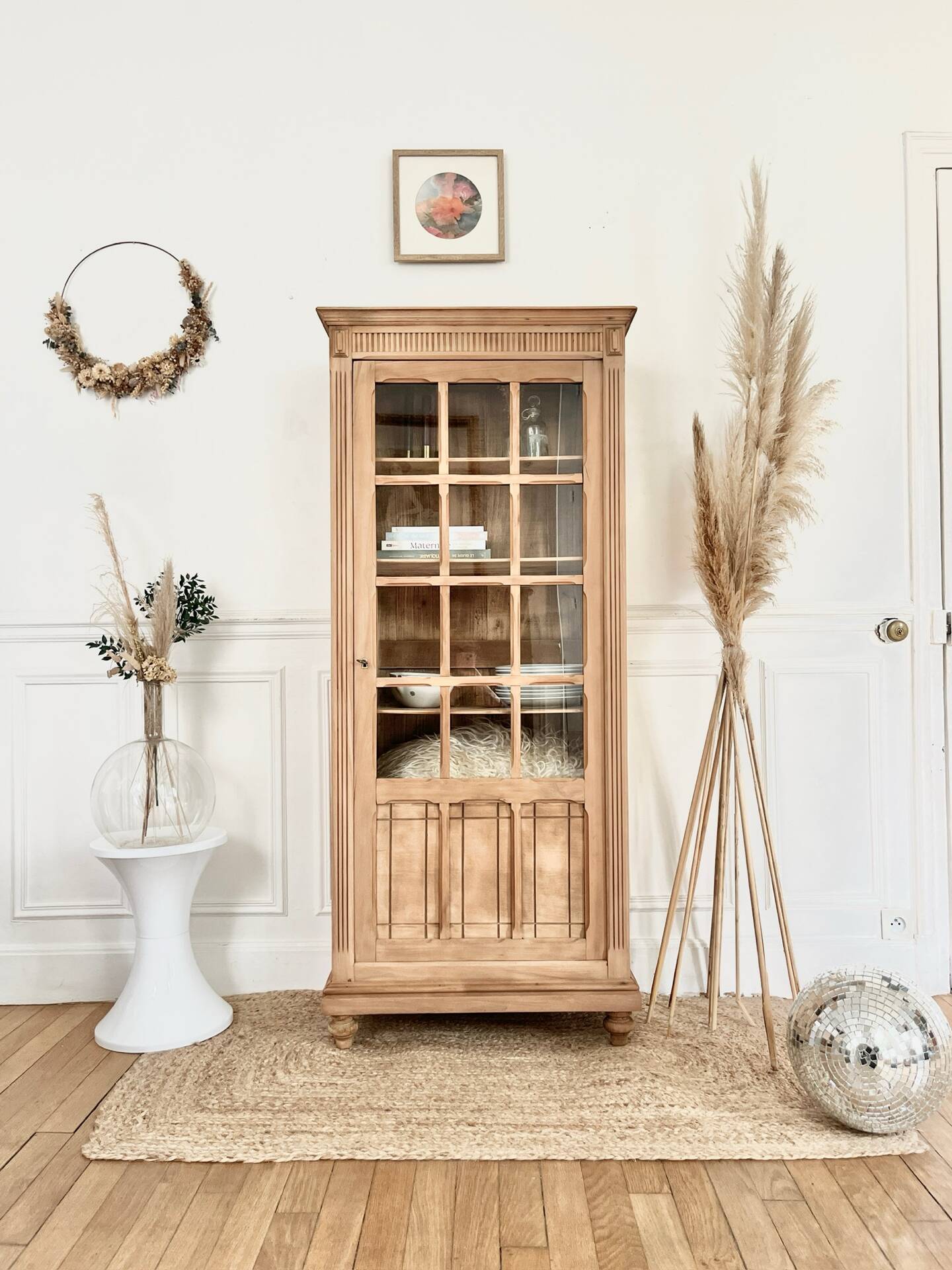 Armoire vitrée parisienne
