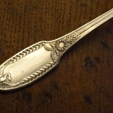 Egg spoon in solid silver with neck brace hallmark empire decor