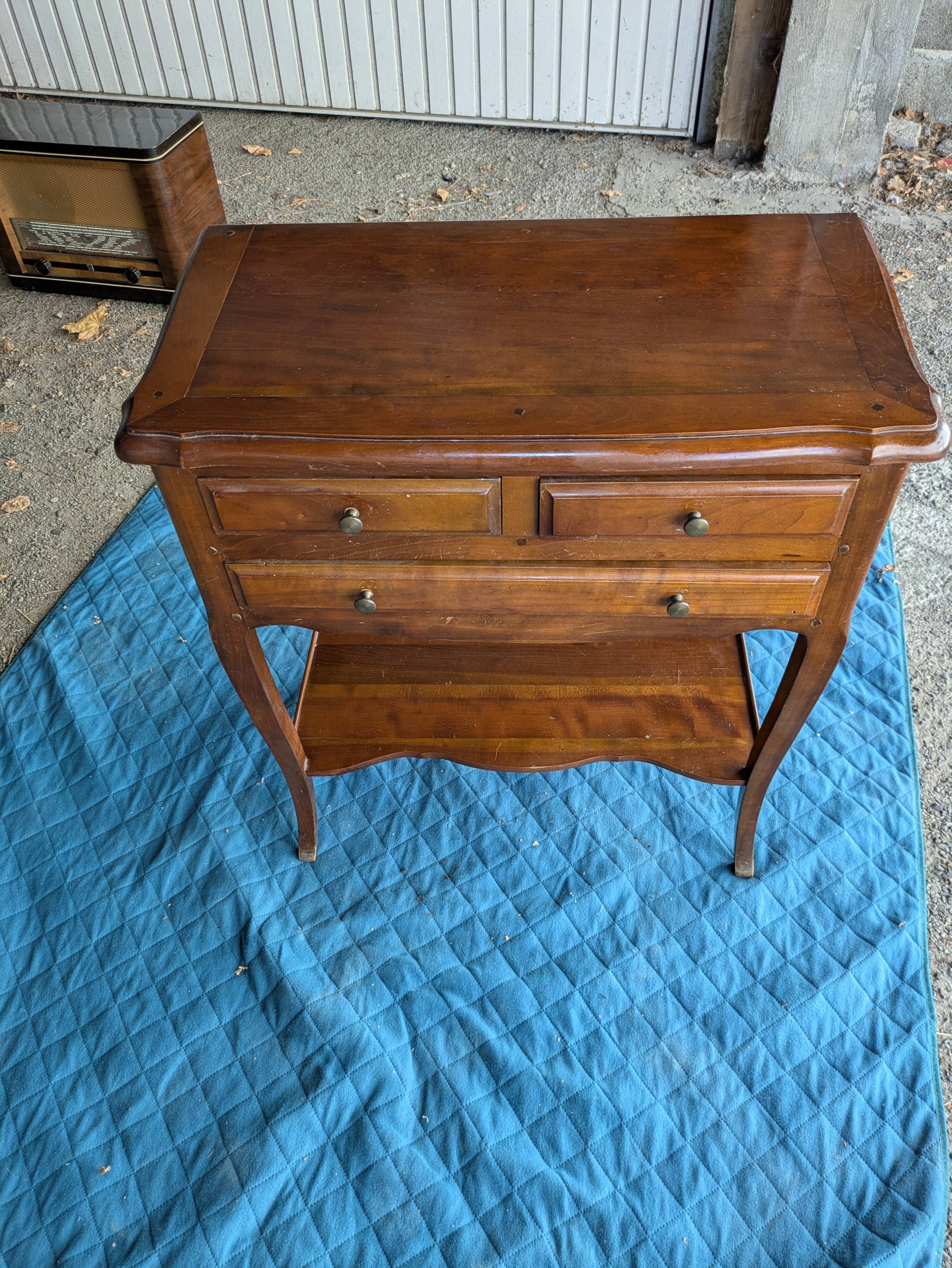 Guéridon en merisier style régence