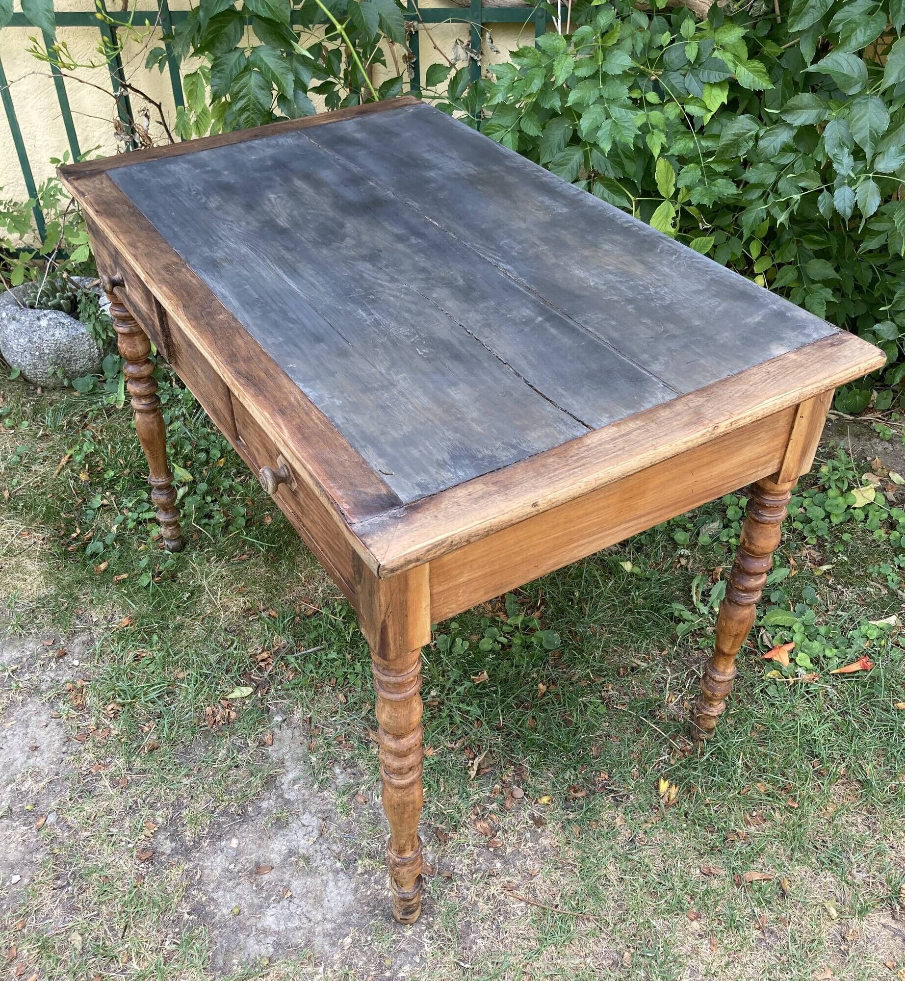 Small antique desk - beautiful patina - 99 x 60