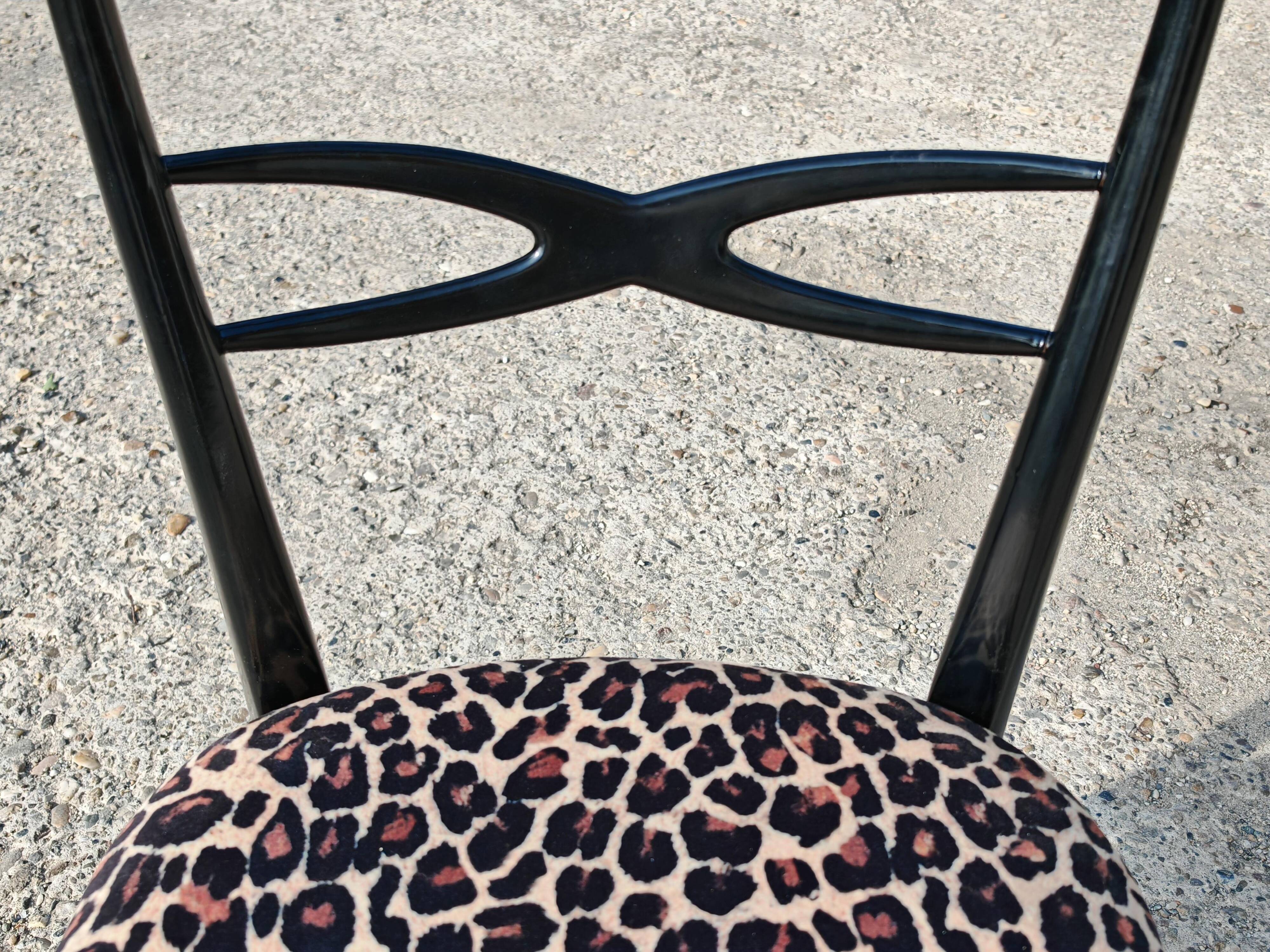 Set de 6 chaises salle à manger Mid Century laque noire peluche imprimé léopard