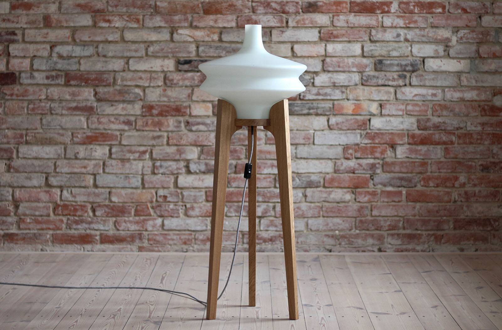 Space Age floor lamp in white glass and wood, 1960s