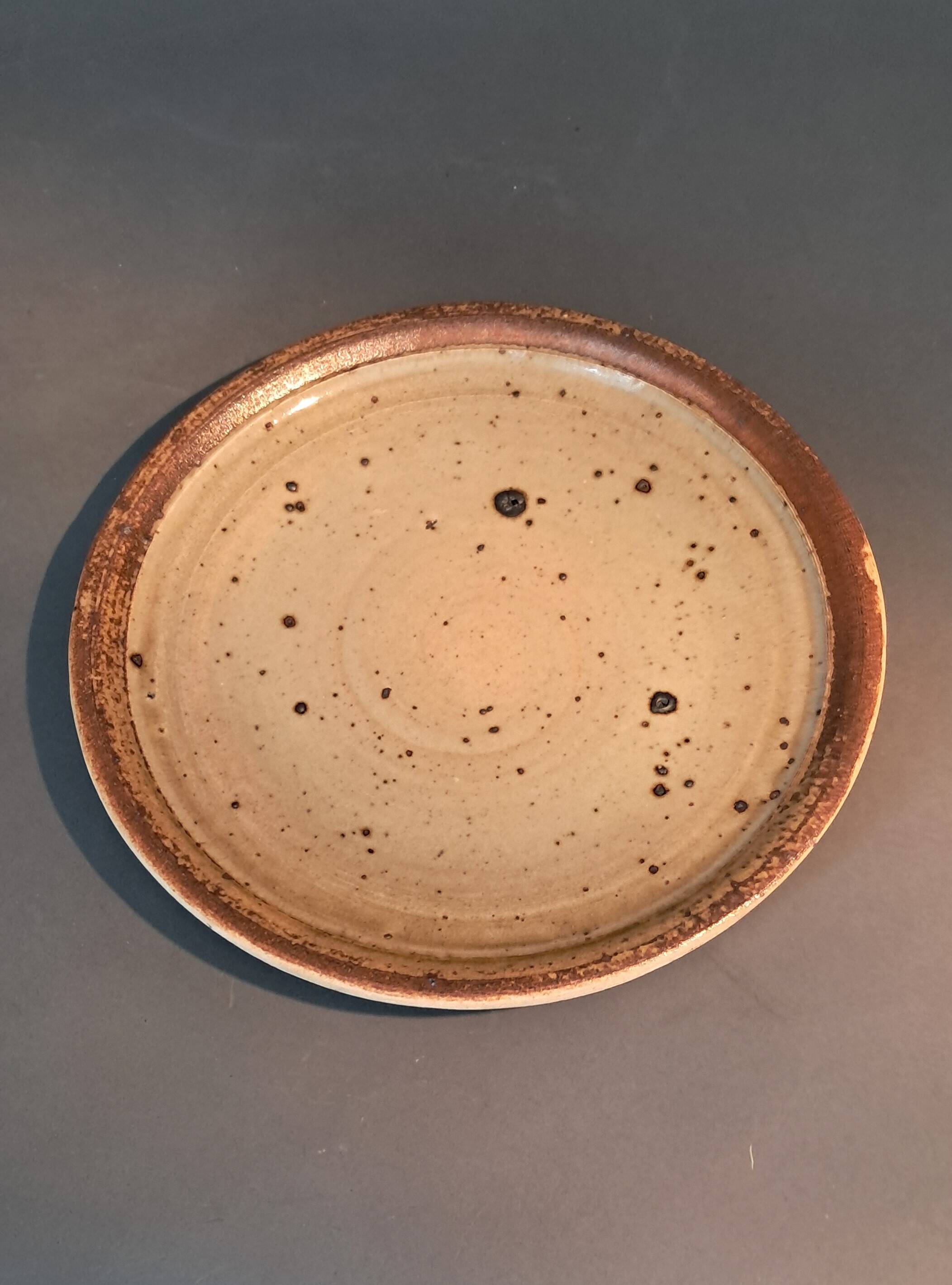 Stoneware dish by Pierre Digan, La Borne 1970 signed.