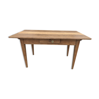 Farm table