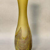 Vase en pâte de verre à long col