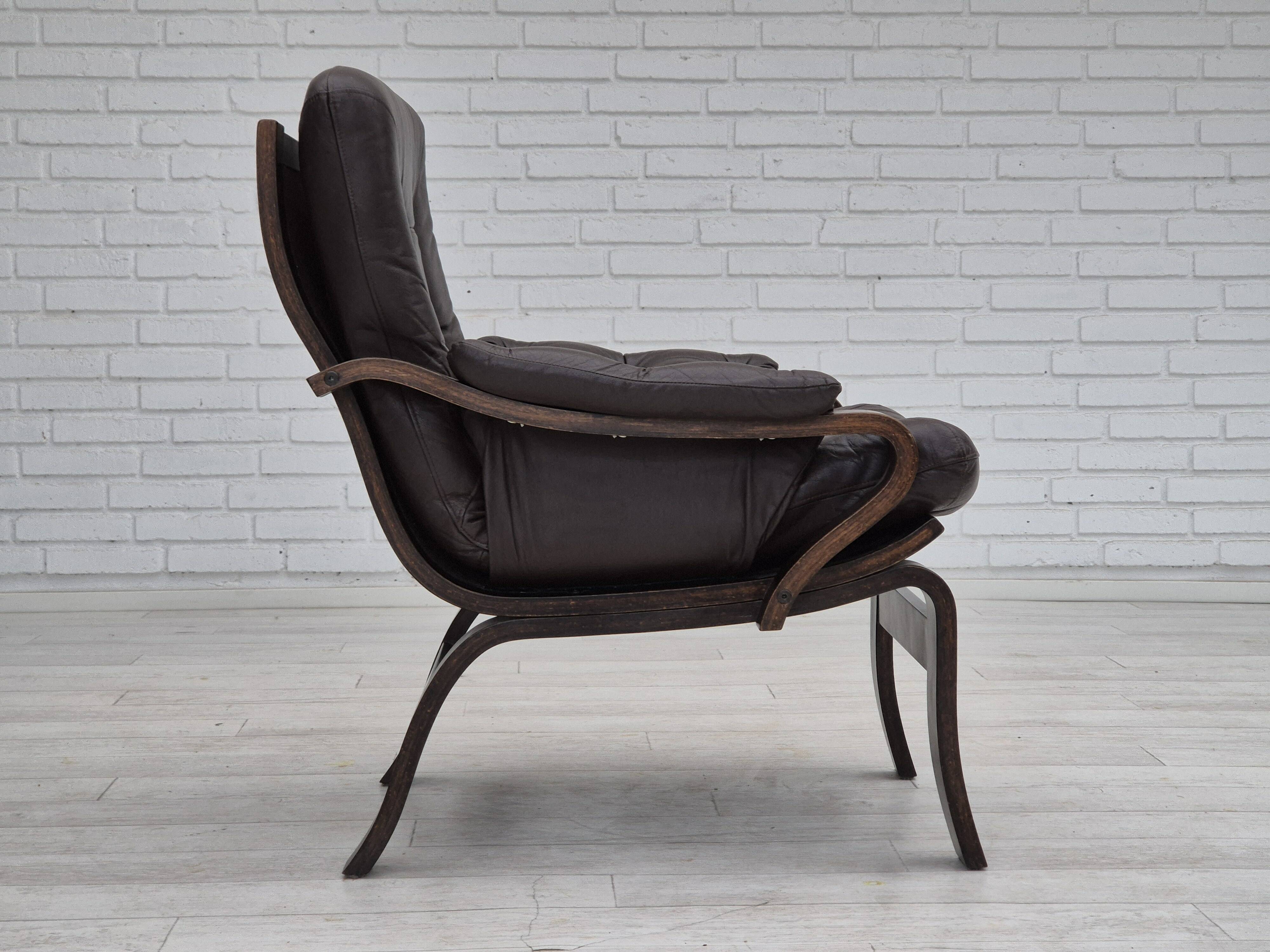 1970s, Scandinavian lounge chair in original condition, brown leather, dark bent wood.