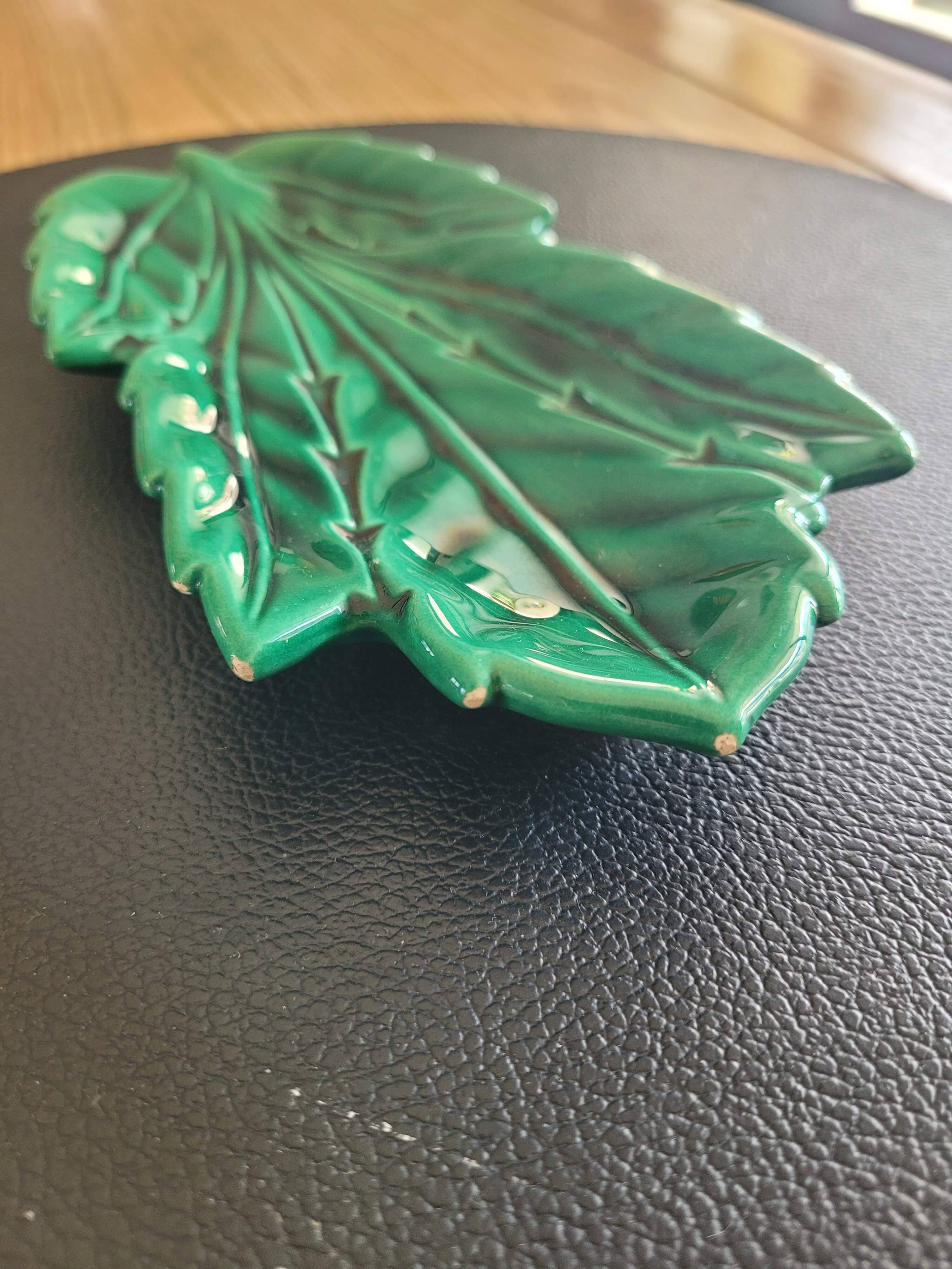 Green porcelain dandelion leaf bowl