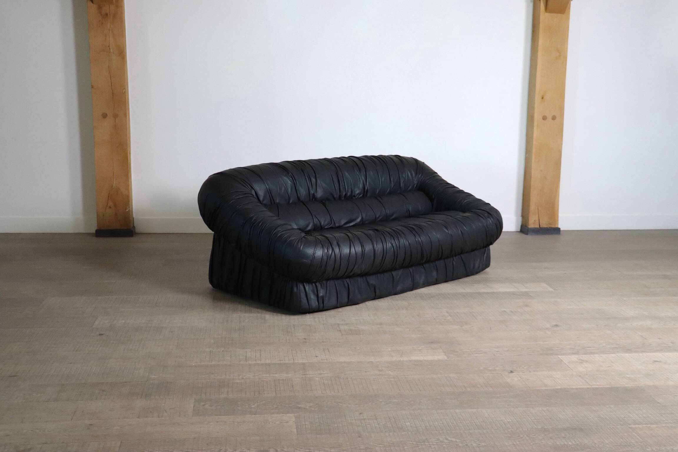 Vintage sofa by De Pas D’Urbino & Lomazzi in black leather for Dall’Oca, 19