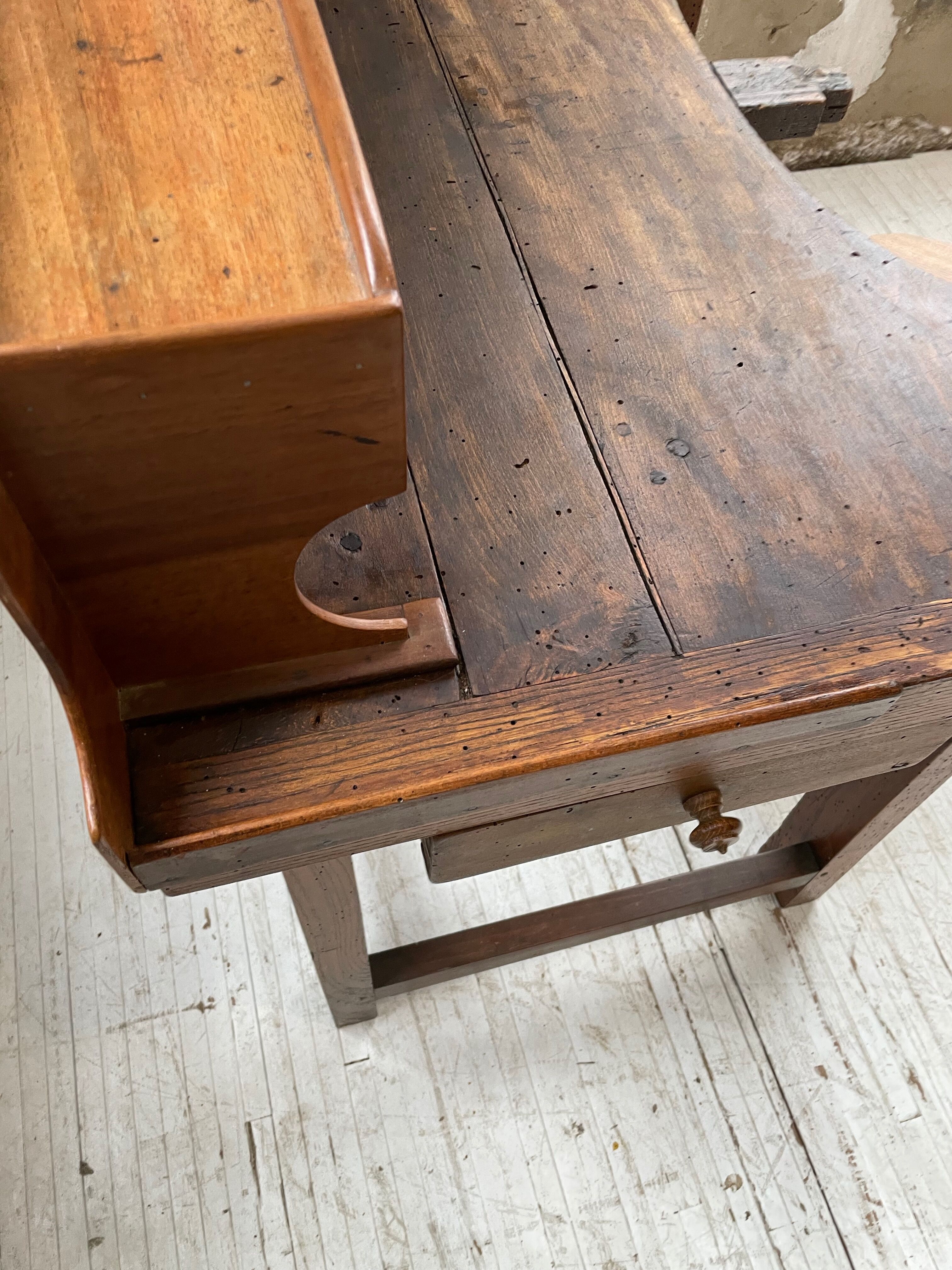 Establishment of jeweler XIXth oak