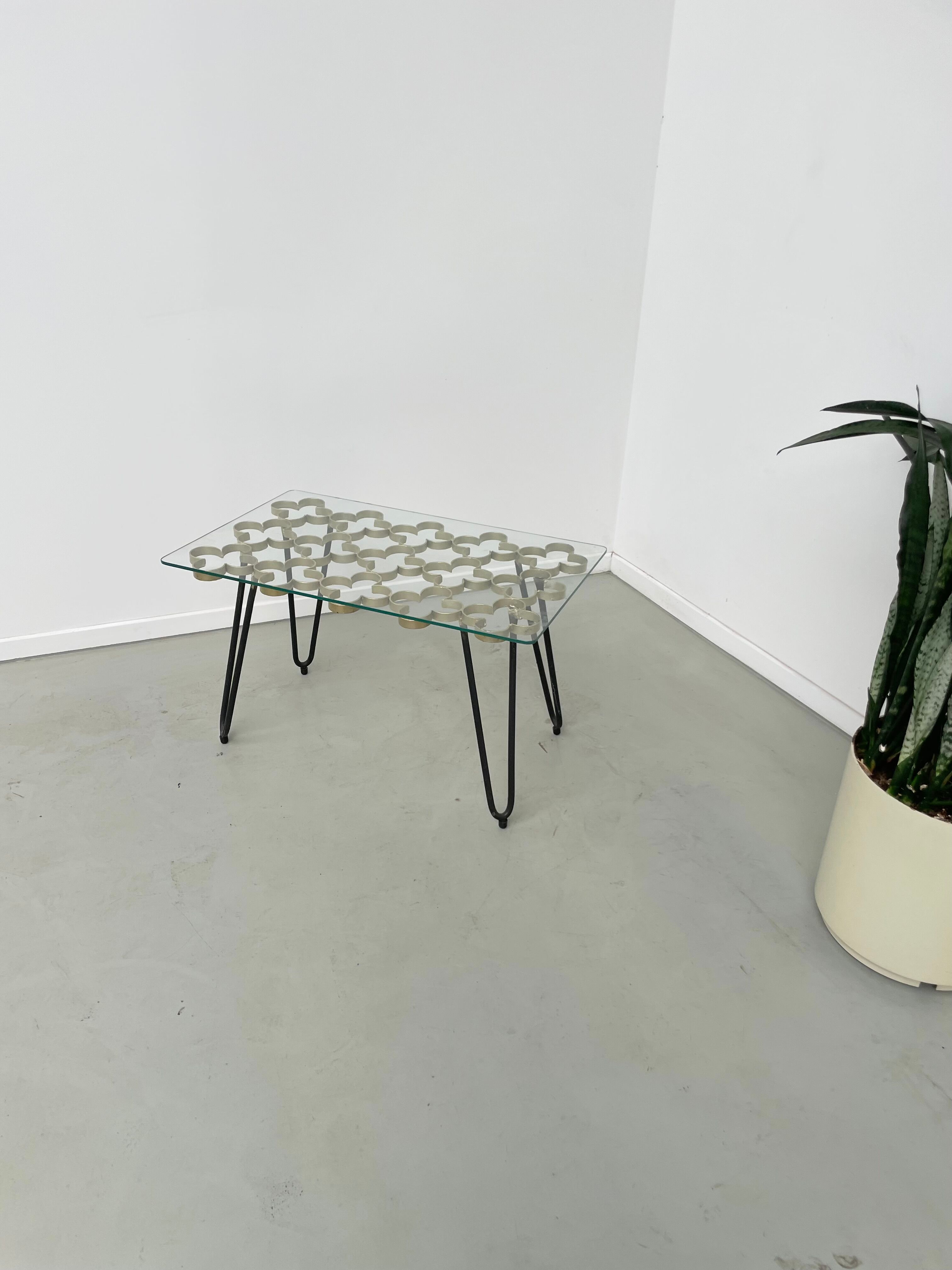 Coffee table 50s golden clover