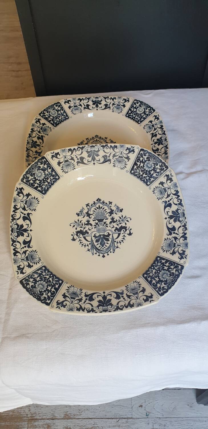 Two Gien plates