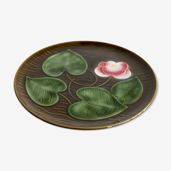 Flower-decorated dish