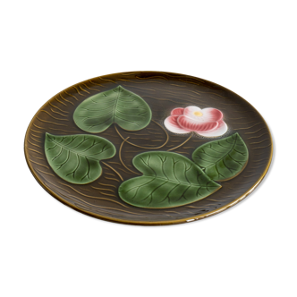 Flower-decorated dish