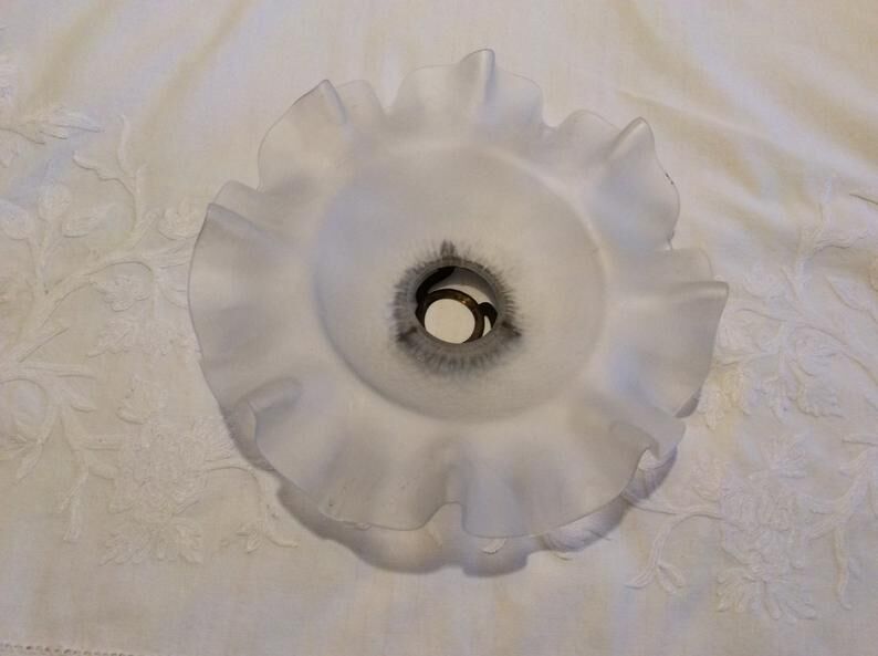 Old suspension in 1960s glass depoli fixture