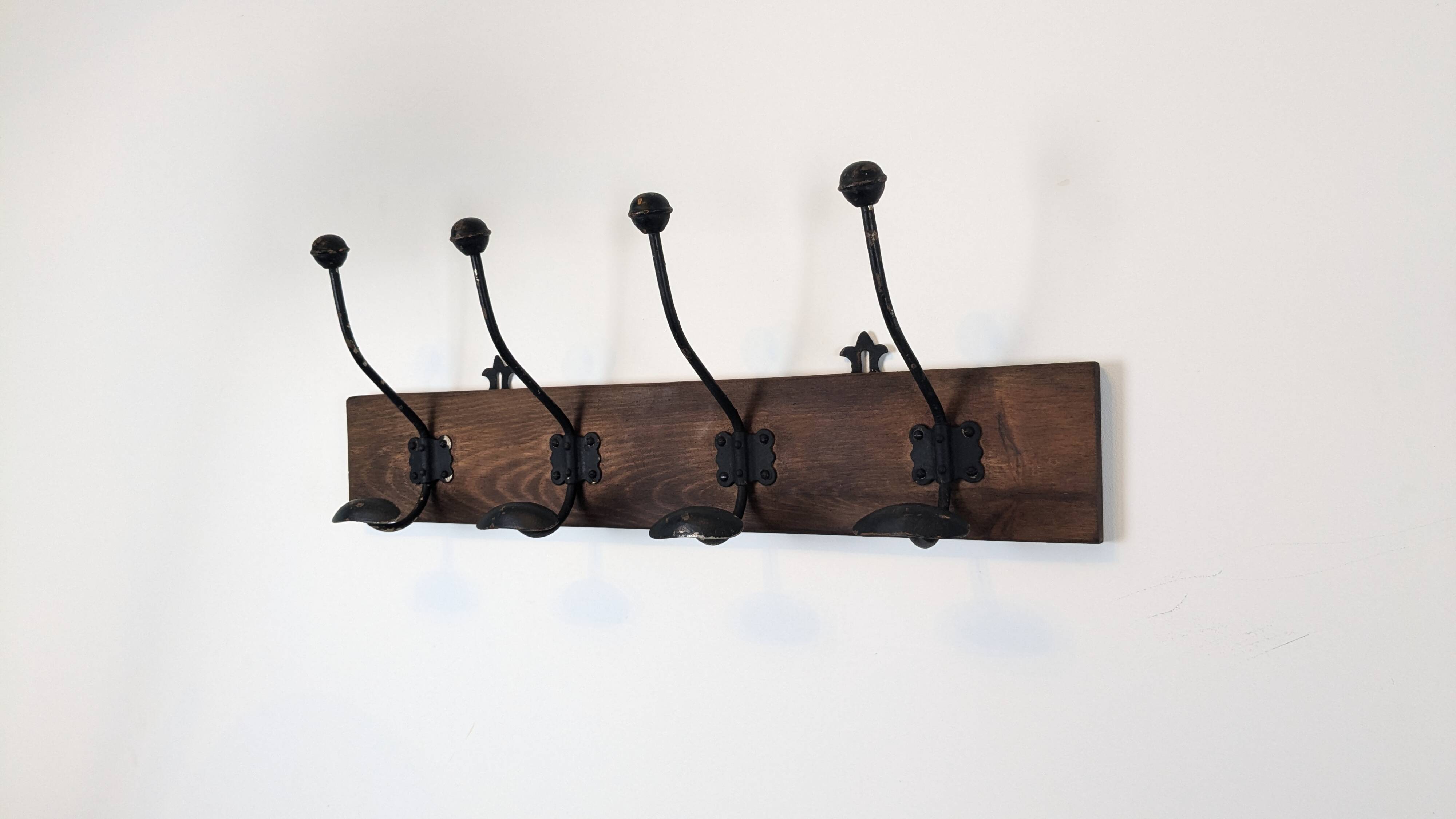 Patère 4 crochets en bois & fer – style industriel chic