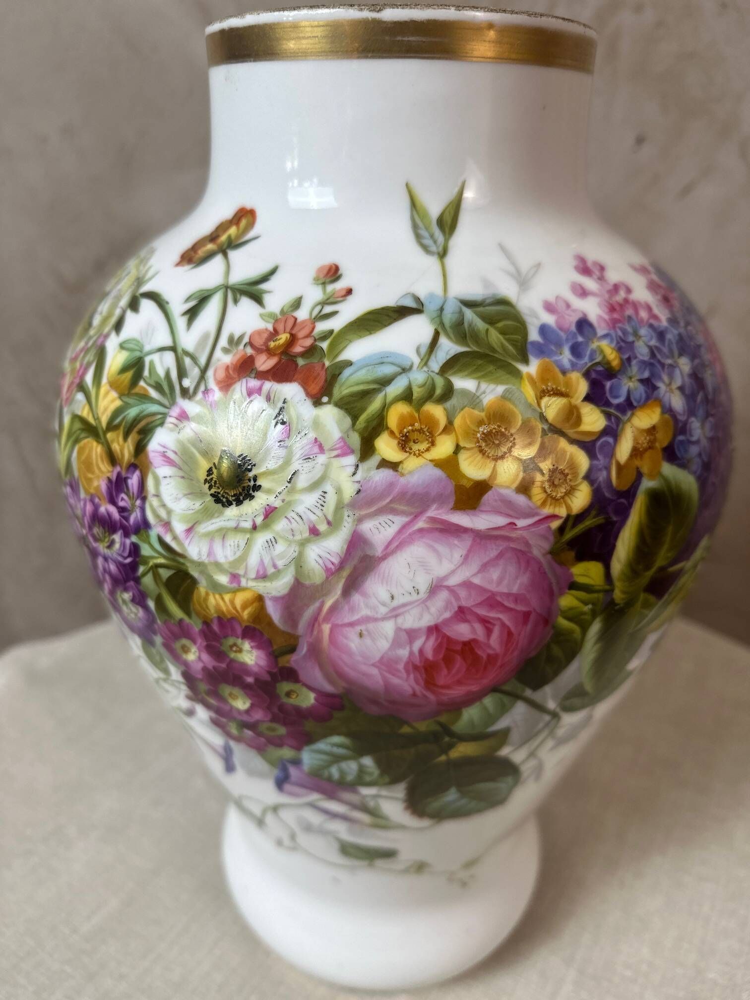 Pair of porcelain vases from Paris