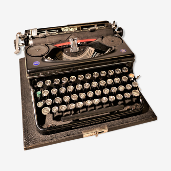 Old Triumph Perfekt 30s typewriter