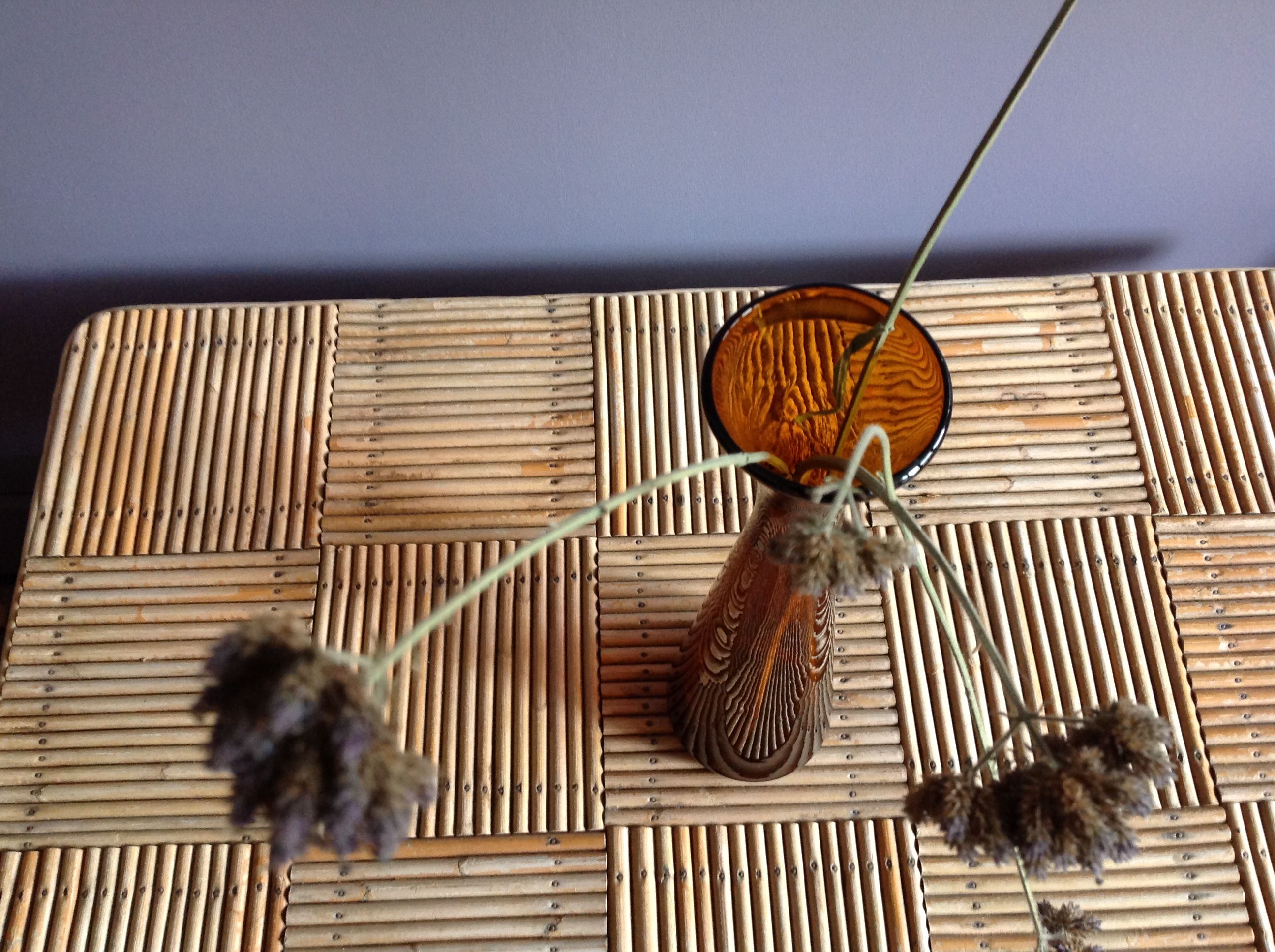 Vase en verre ambre
