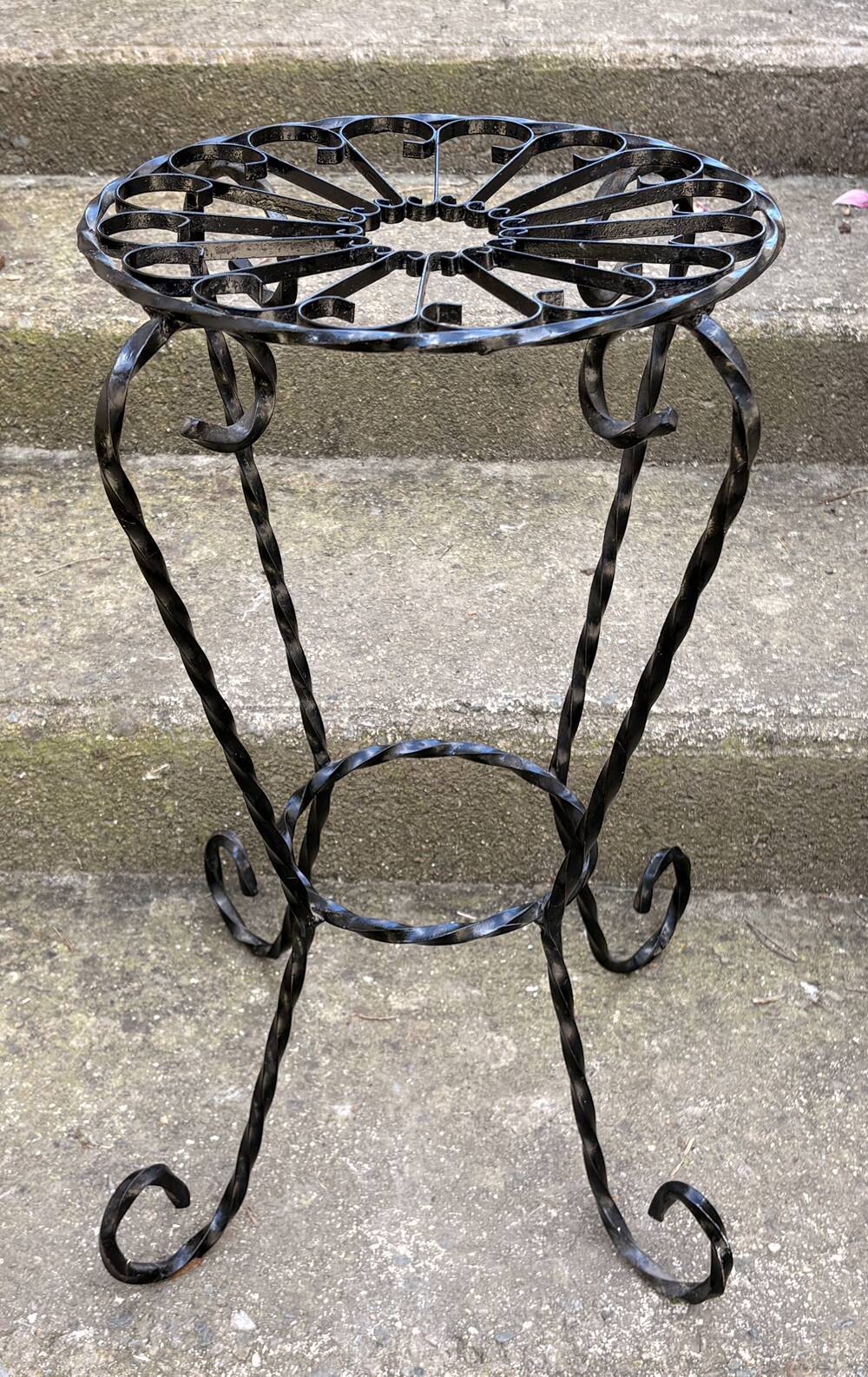 Guéridon porte-plante vintage fer forgé torsadé – Élégance romantique 50'