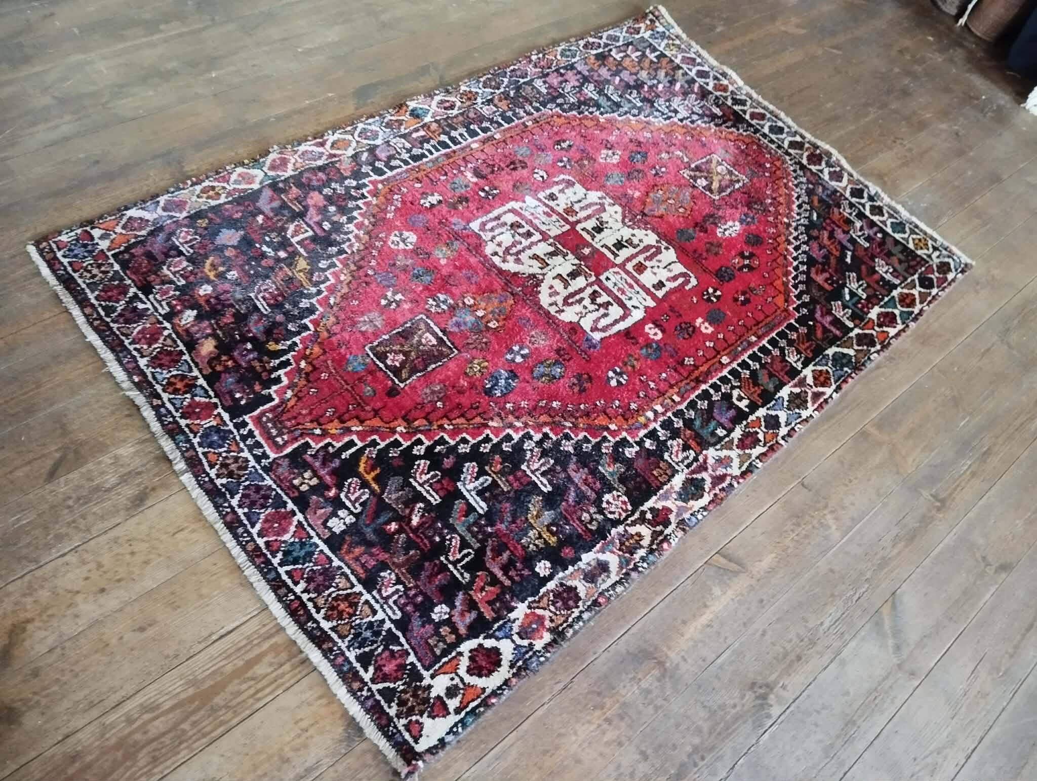 Handmade Persian Shiraz rug 168x111cm
