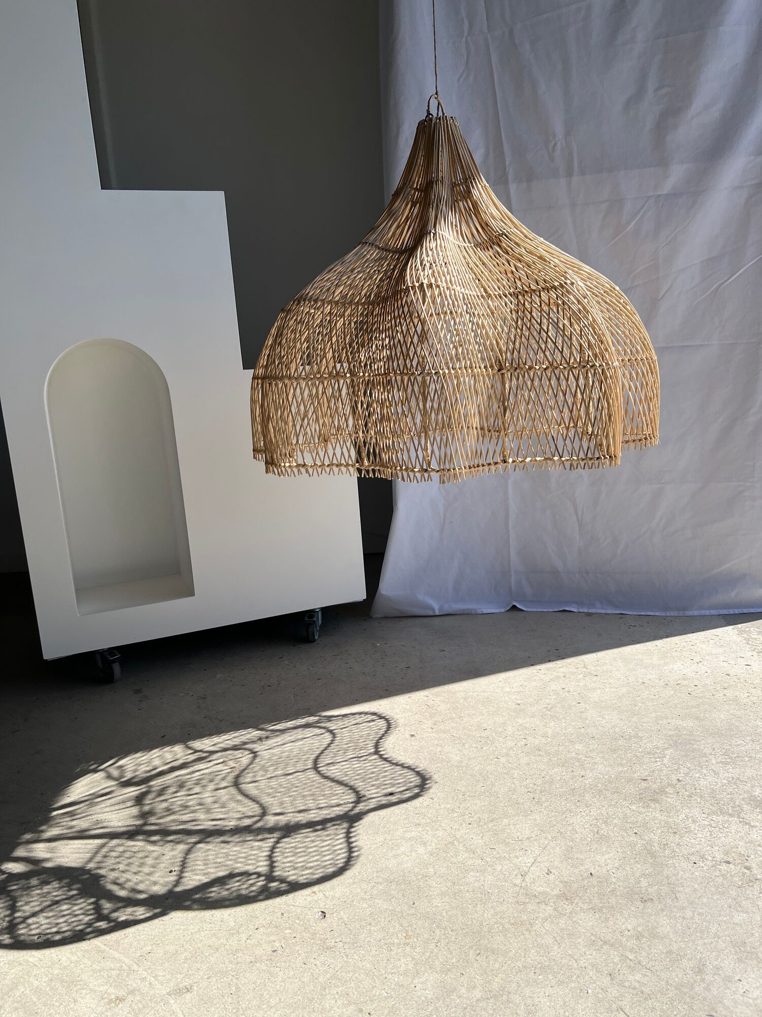 Rattan pendant lamp in the shape of a flower