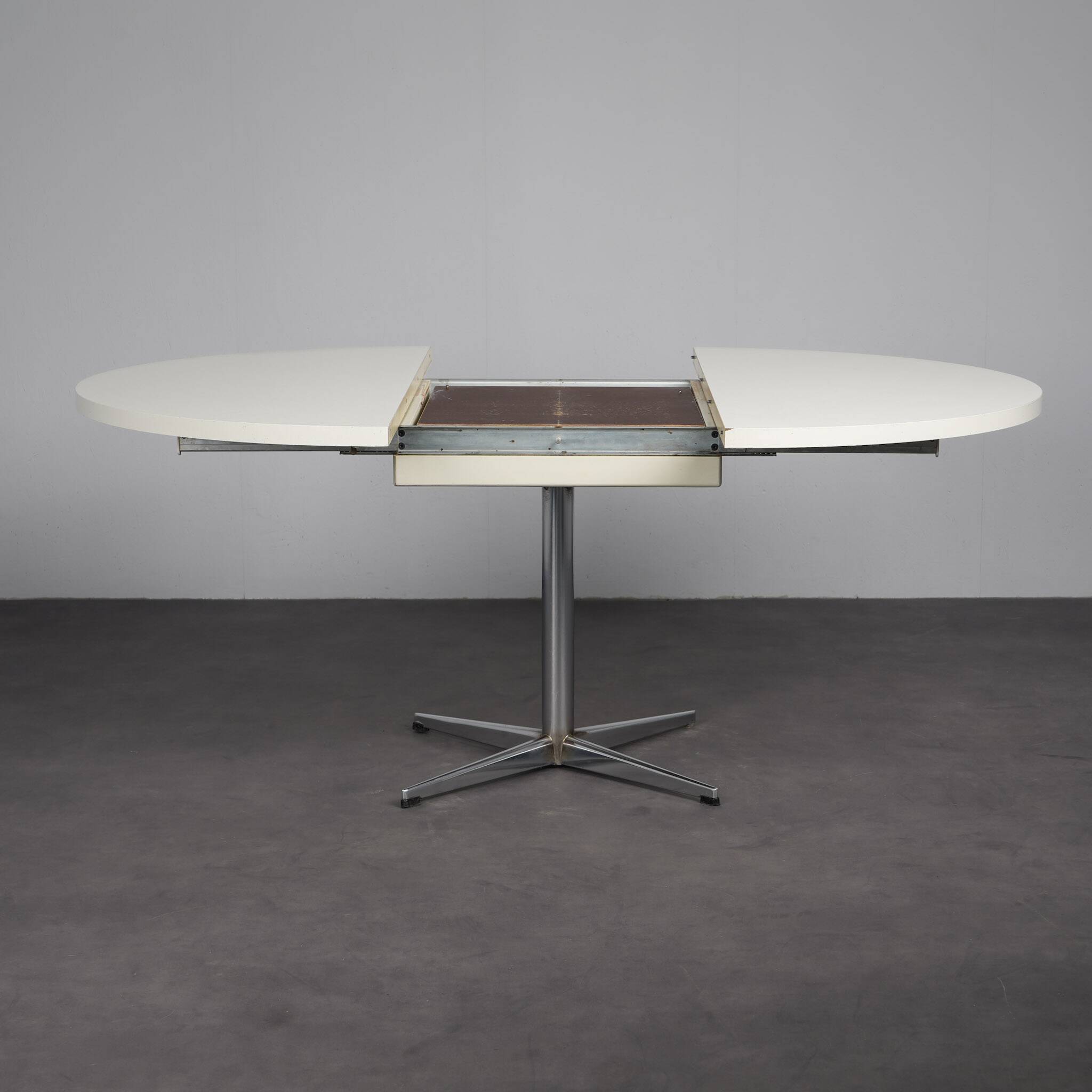 Table à manger ronde extensible par Pastoe, Pays-Bas, années 1970